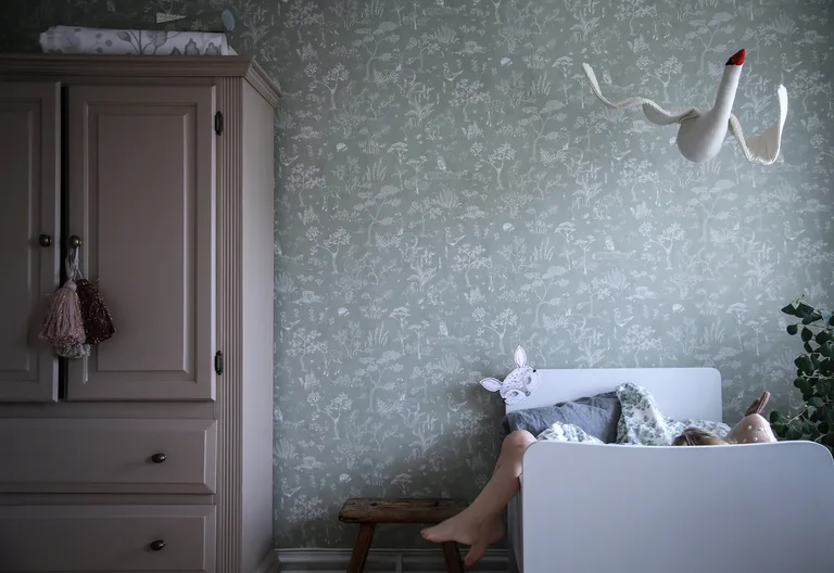 Sandberg Hollie in Pistachio wallpaper (232-38)