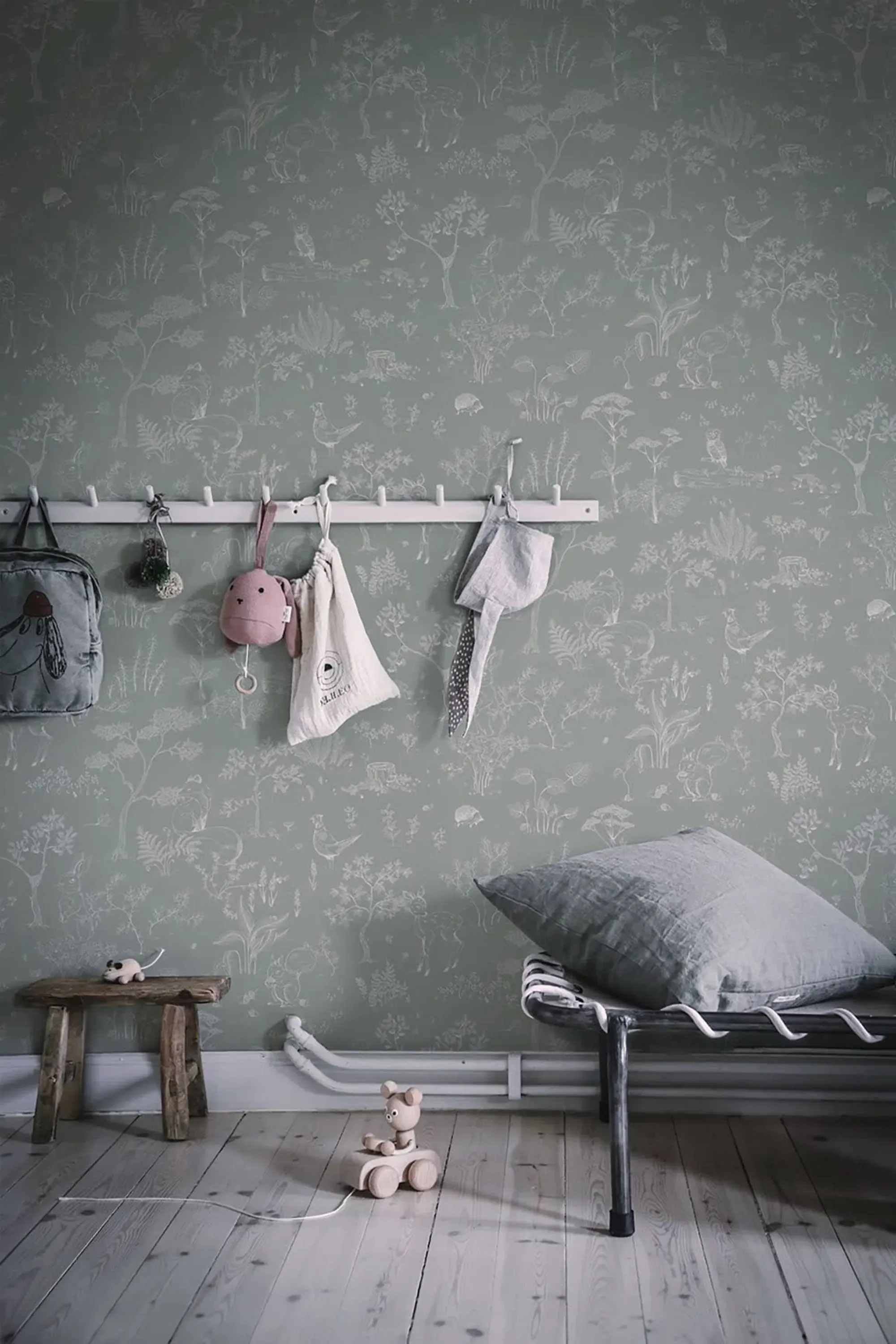 Sandberg Hollie in Pistachio wallpaper (232-38)