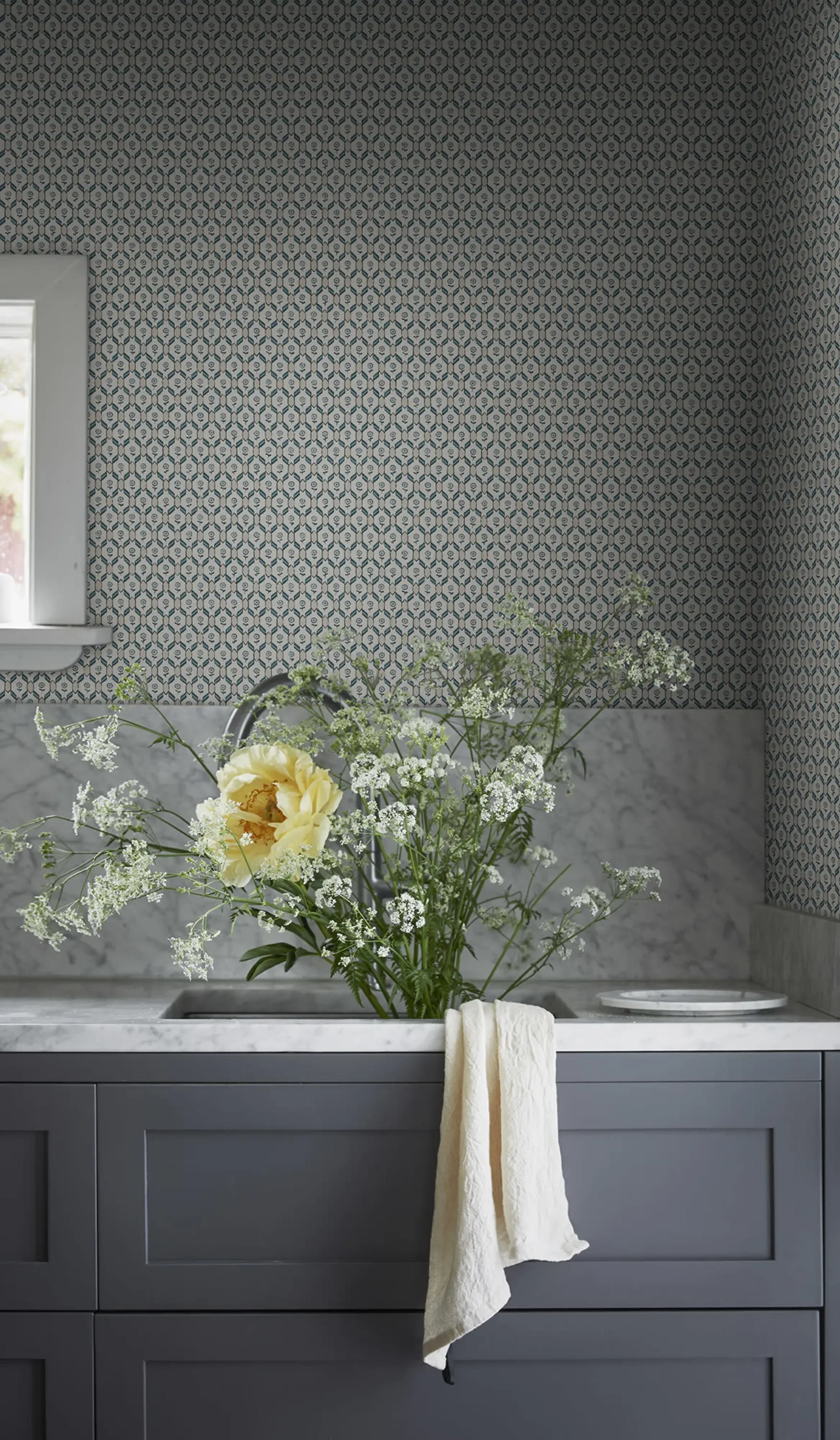 Sandberg Hugo in Misty Blue wallpaper (S10244)