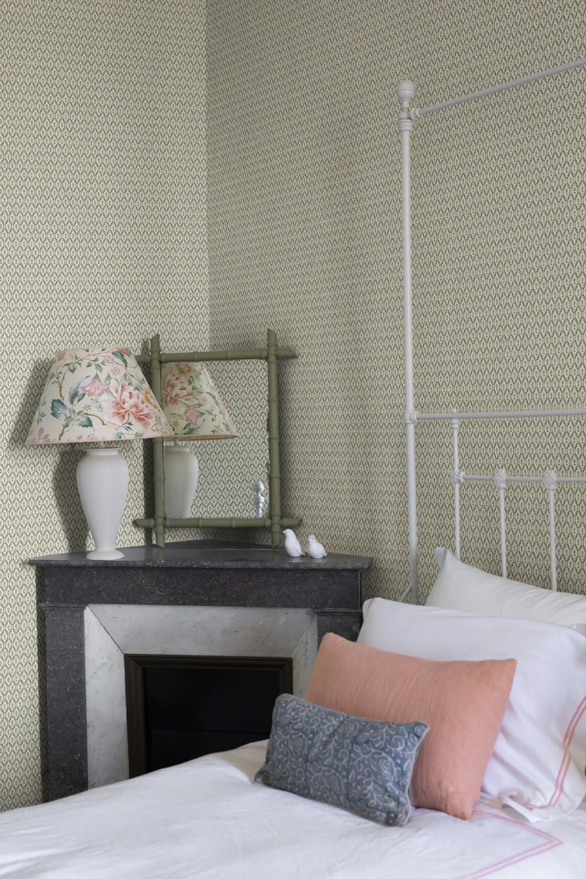 Sandberg Hugo in Oat wallpaper (S10243)