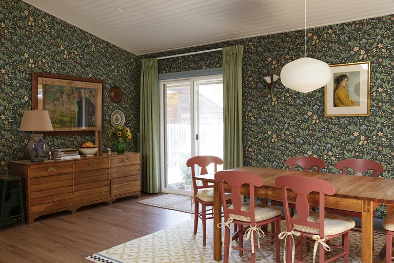 Sandberg Huset i Solen in Charcoal wallpaper (S10161)