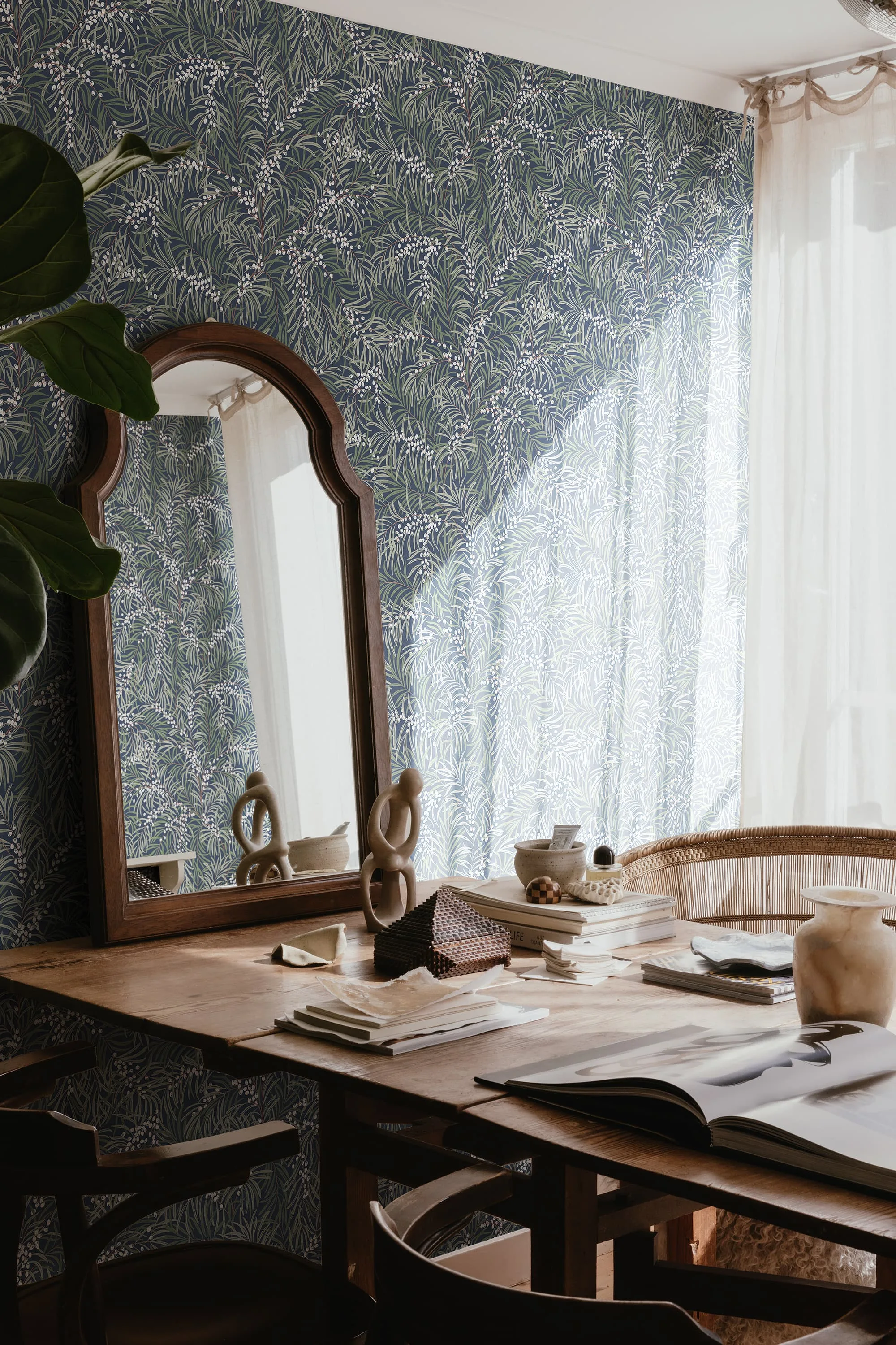 Sandberg Idun in Classic Blue wallpaper (S10208)
