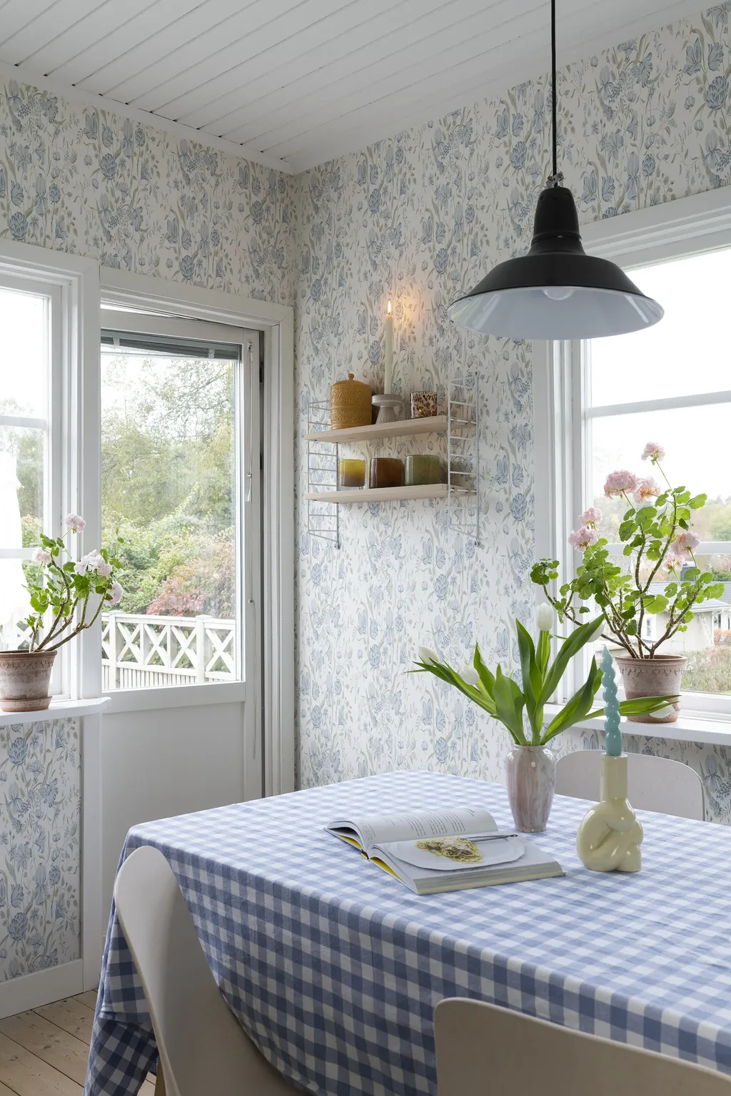 Sandberg Karins Bukett in Sky Blue wallpaper (S10162)
