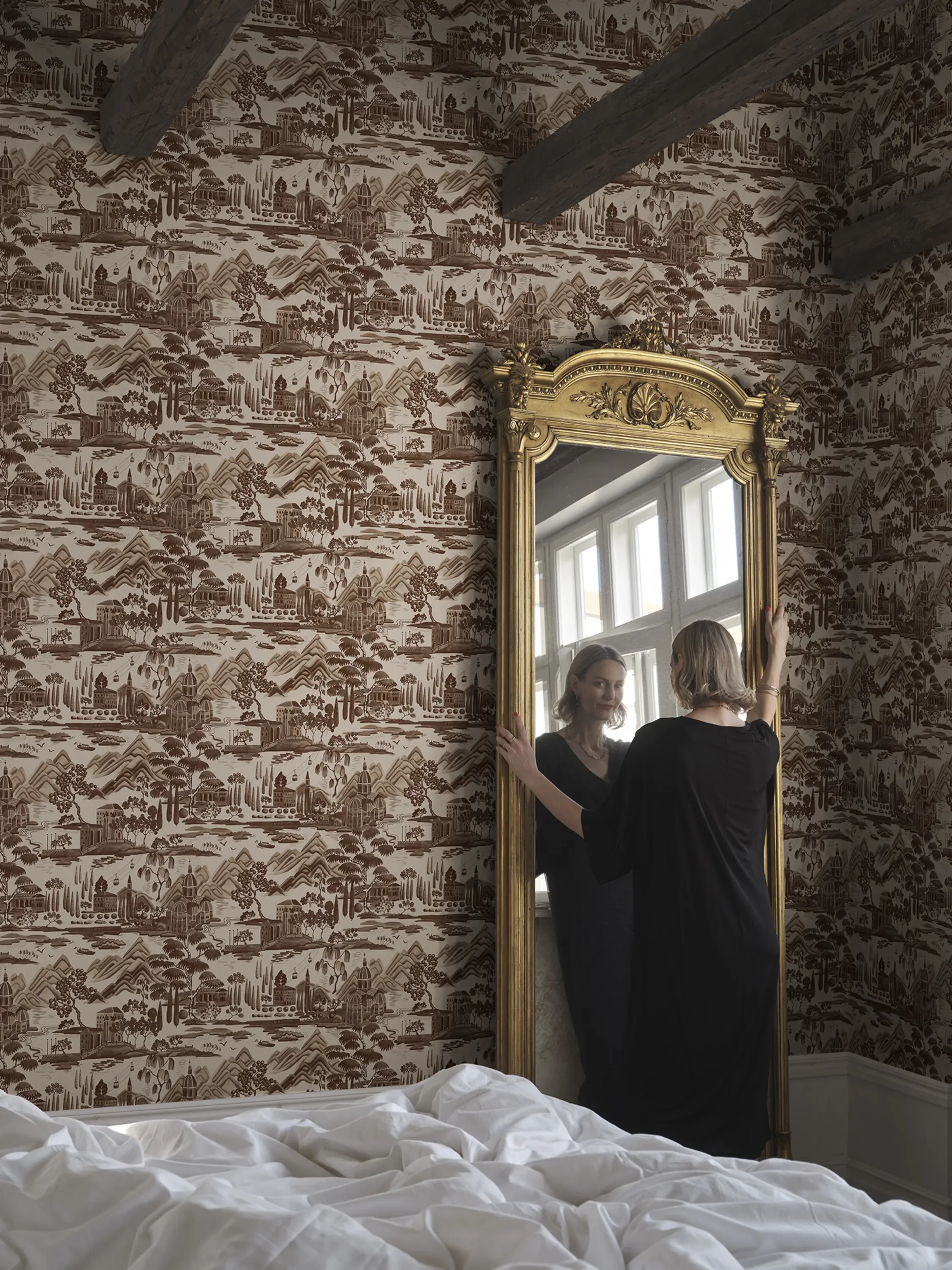 Sandberg Lake Como in Brown wallpaper (S10690)