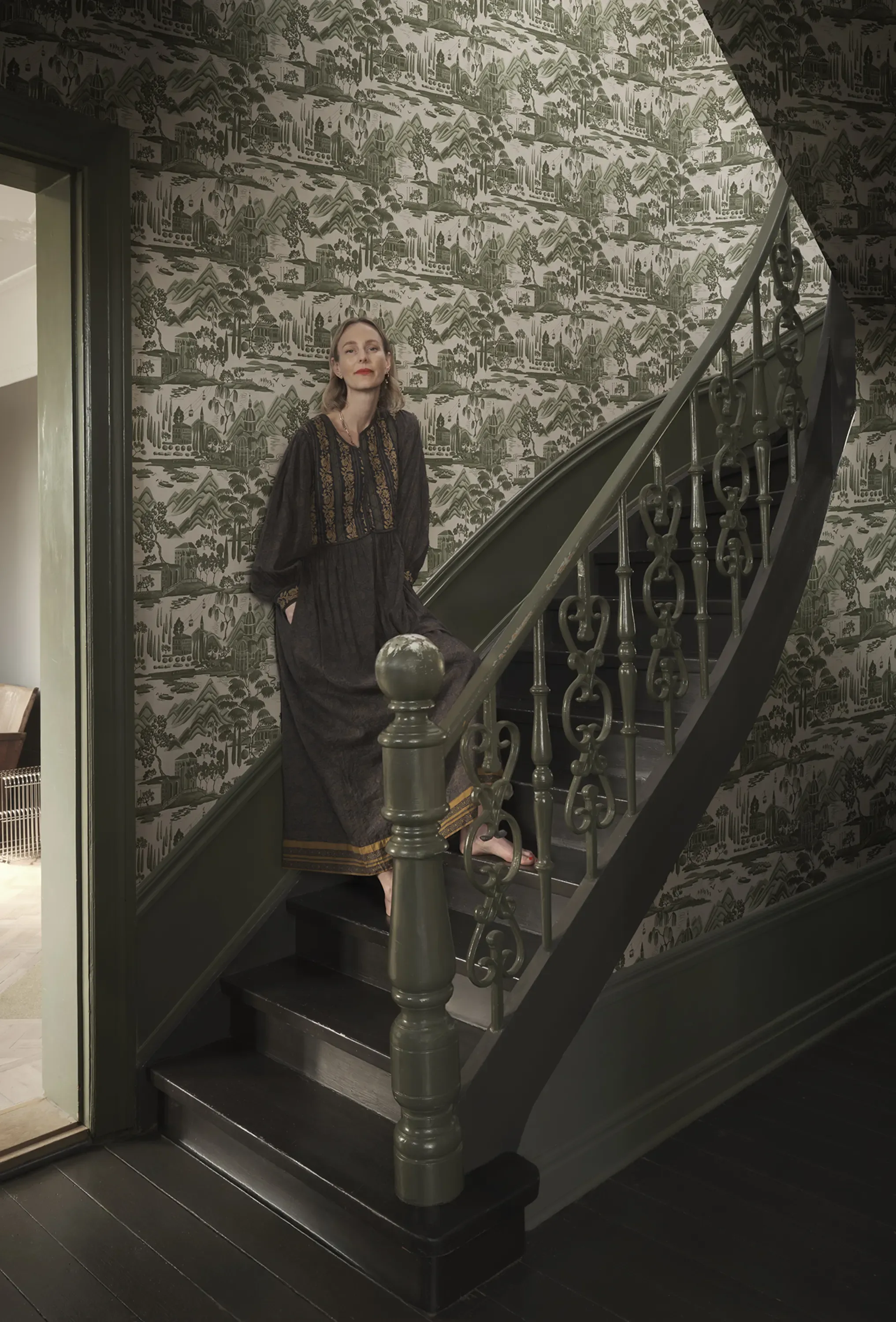 Sandberg Lake Como in Forest Green wallpaper (S10689)