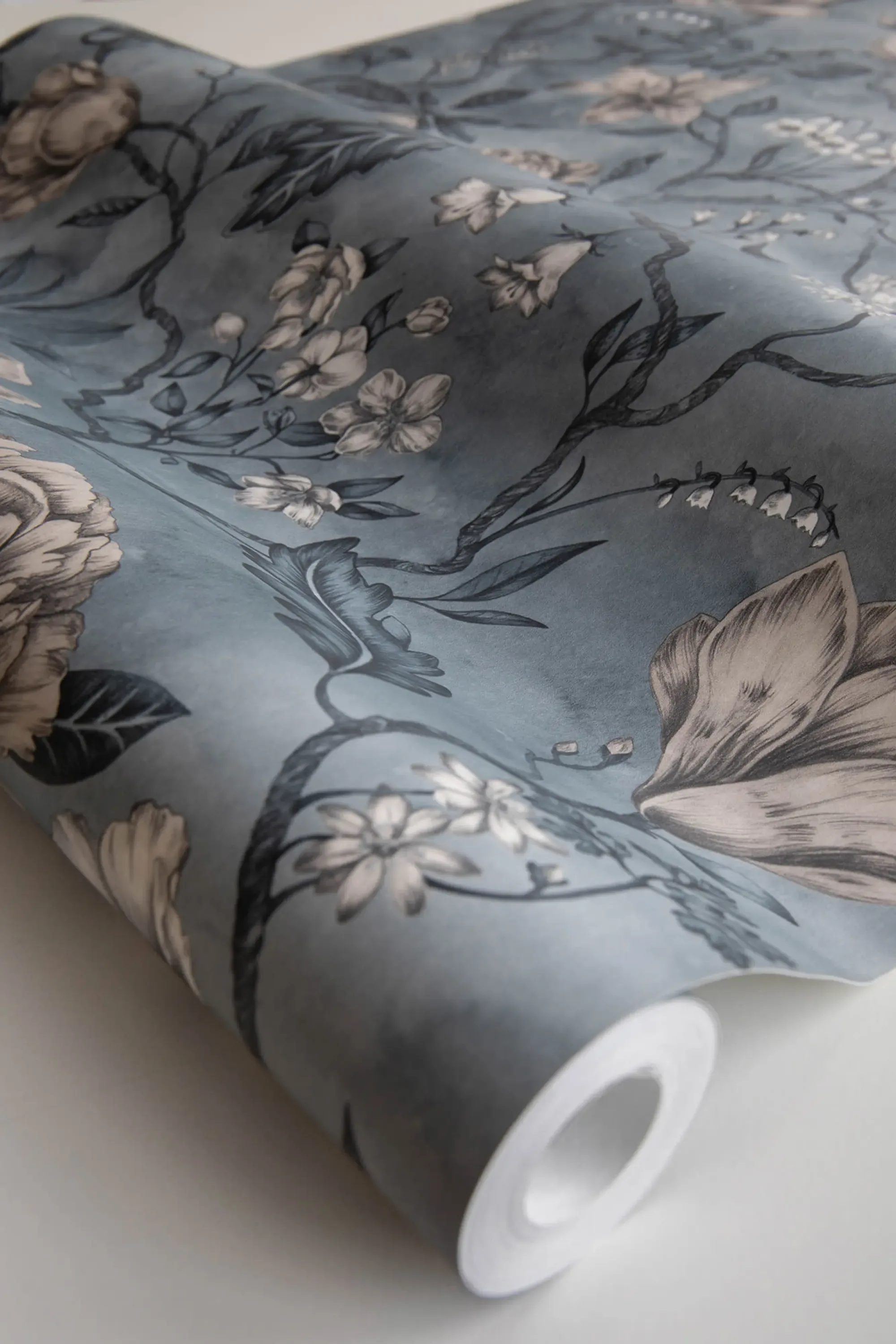 Sandberg Linda in Misty Blue wallpaper (244-56)