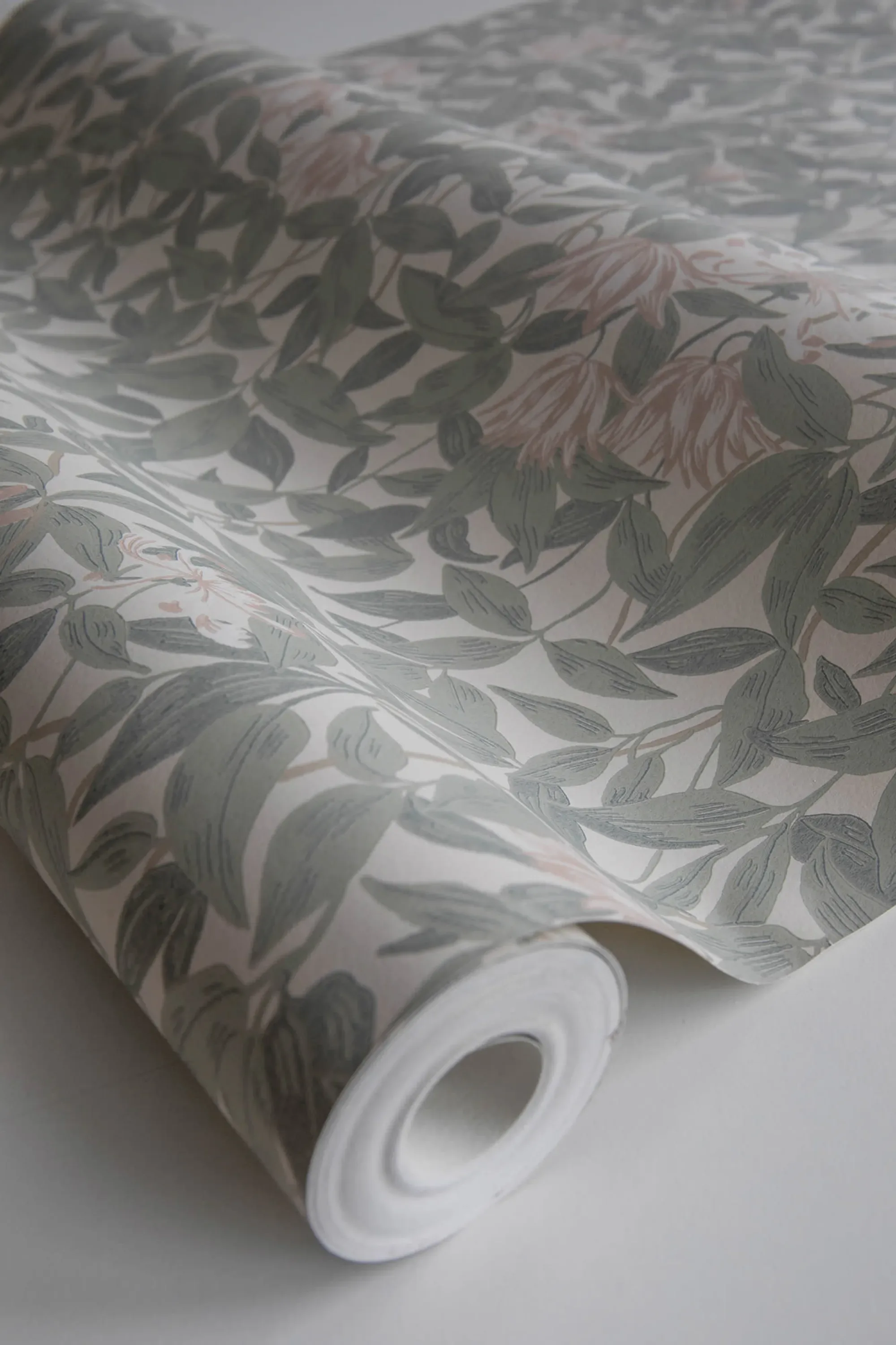 Sandberg Linnea in Garden Green wallpaper (838-38)