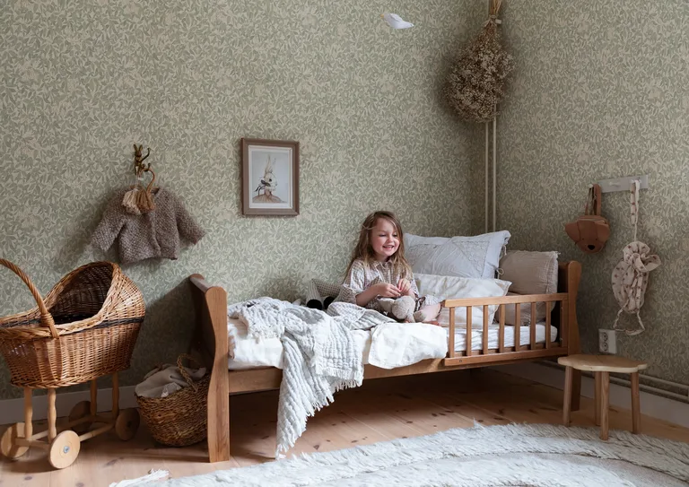 Sandberg Linnea in Garden Green wallpaper (838-38)