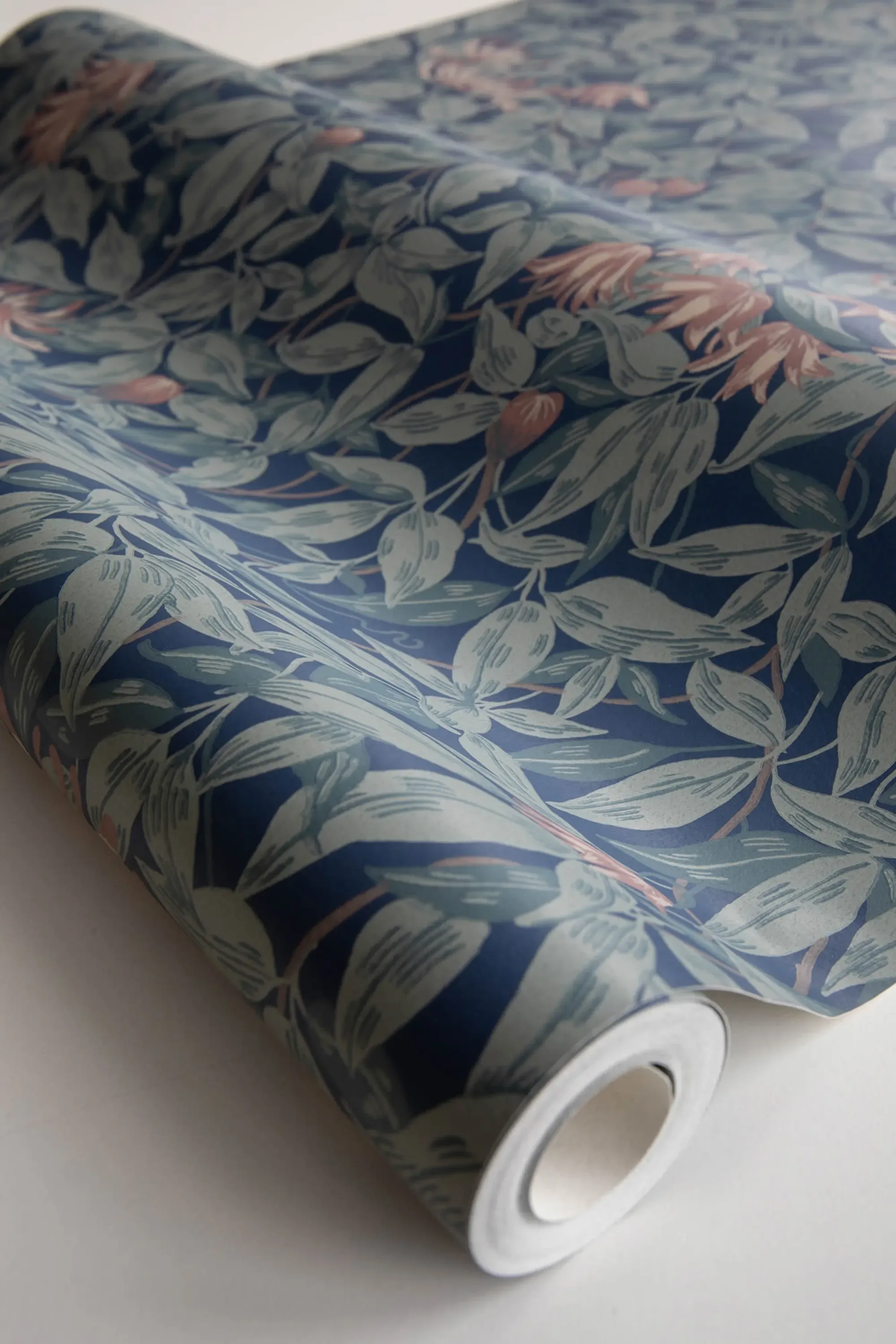 Sandberg Linnea in Midnight Blue wallpaper (838-76)