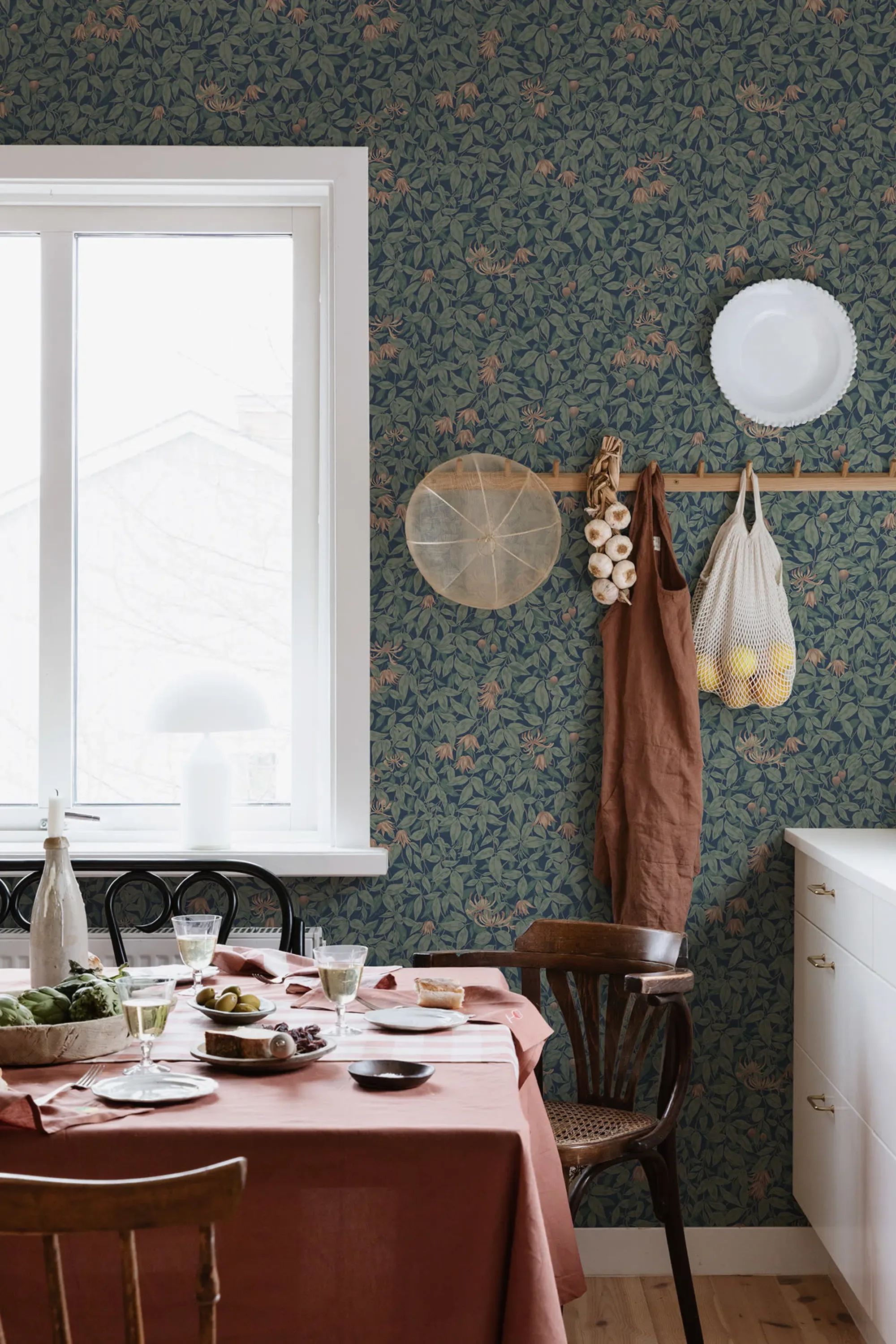 Sandberg Linnea in Midnight Blue wallpaper (838-76)