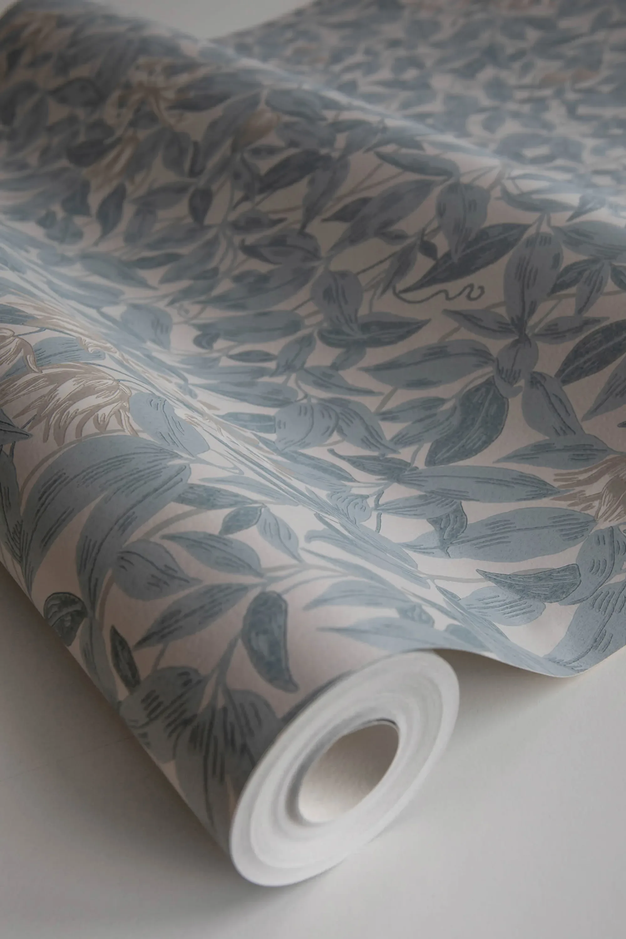 Sandberg Linnea in Misty Blue wallpaper (838-36)