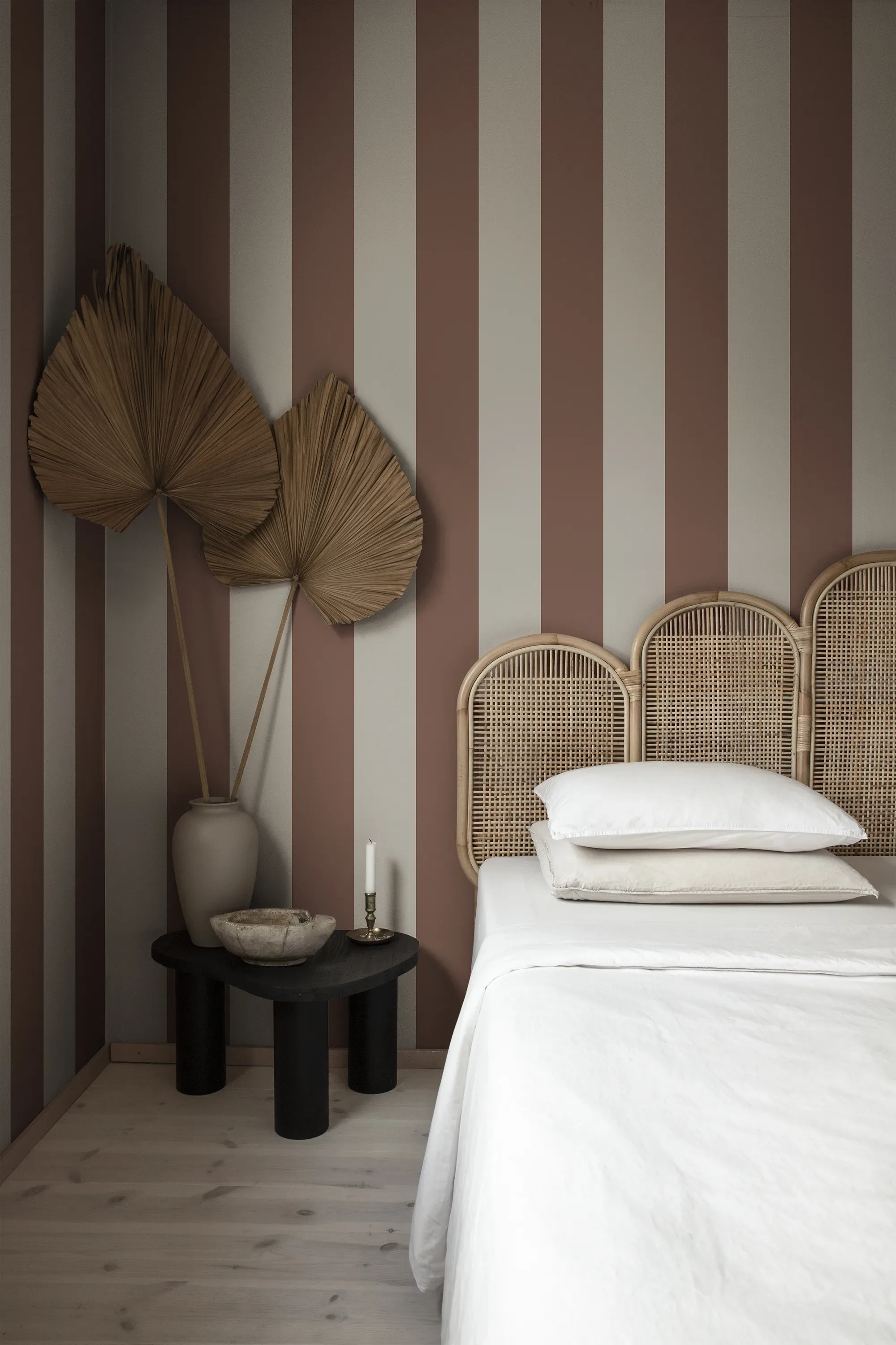 Sandberg Magnus in Burgundy wallpaper (S10104)