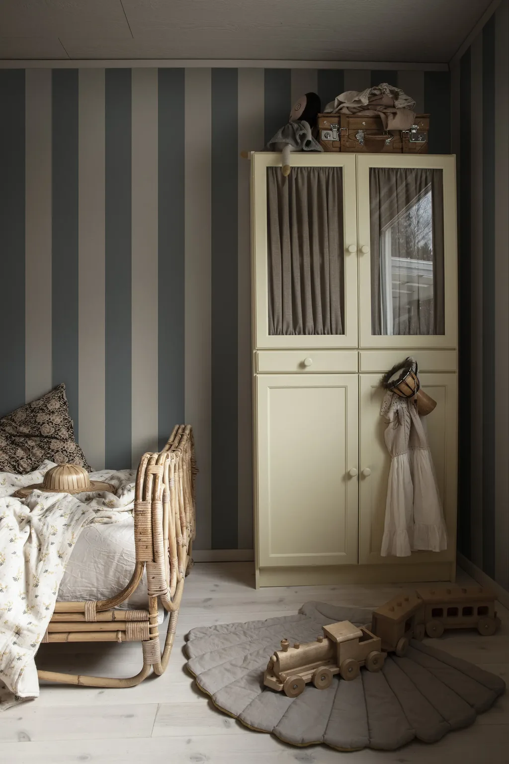 Sandberg Magnus in Indigo Blue wallpaper (S10105)