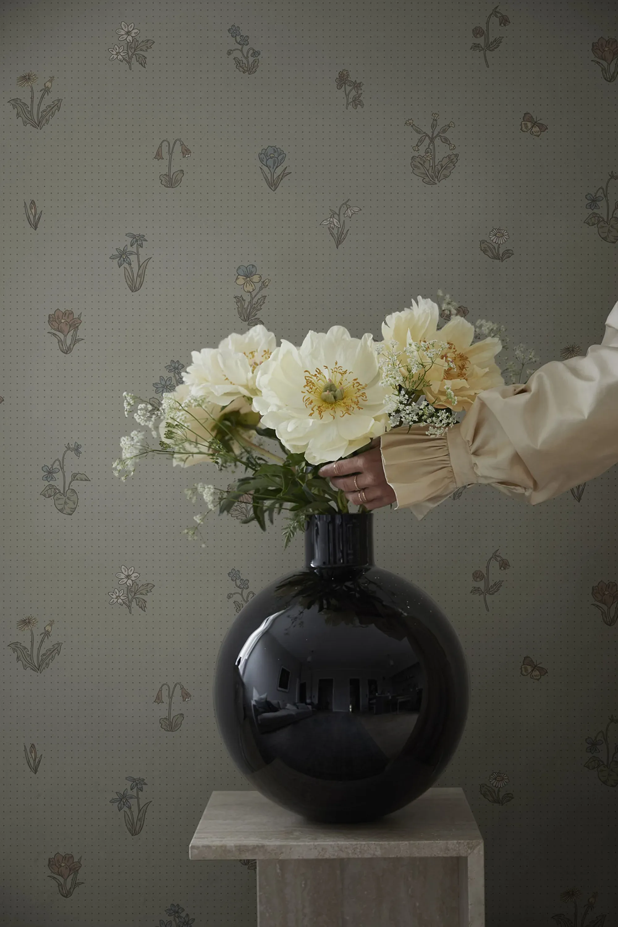 Sandberg Maja in Sage Green wallpaper (841-38)