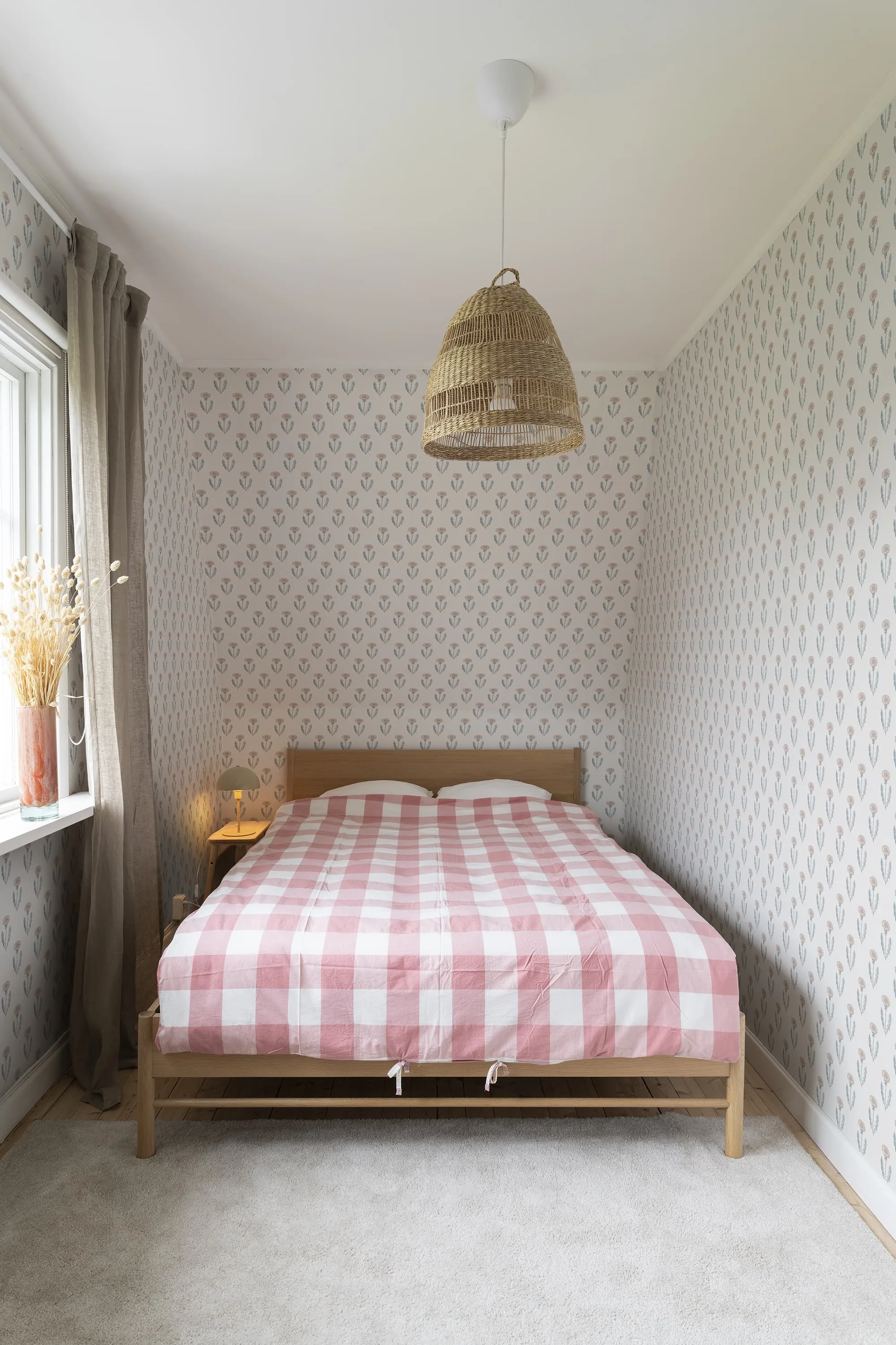 Sandberg Maskrosen in Pink wallpaper (S10139)
