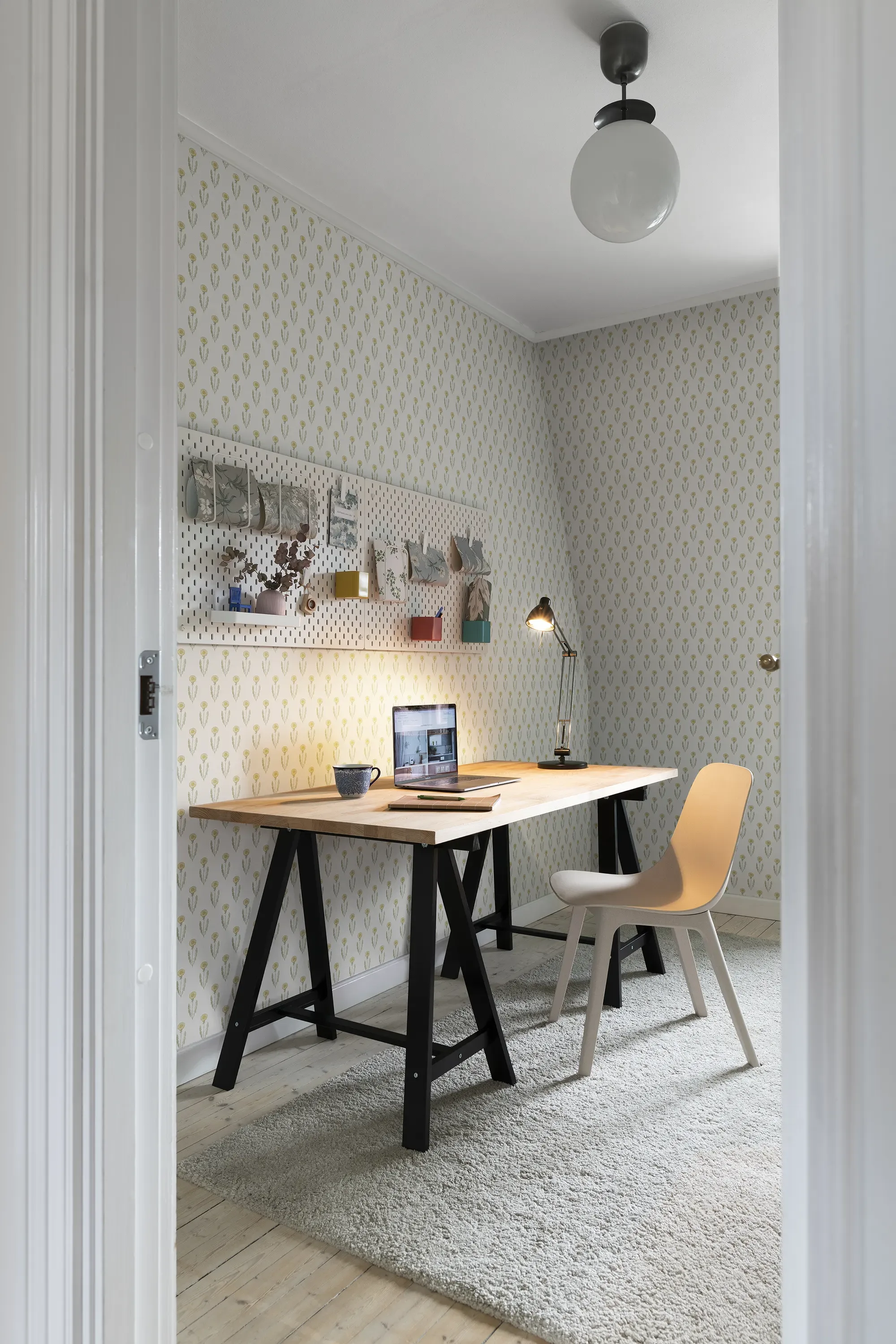 Sandberg Maskrosen in Spring Green wallpaper (S10137)