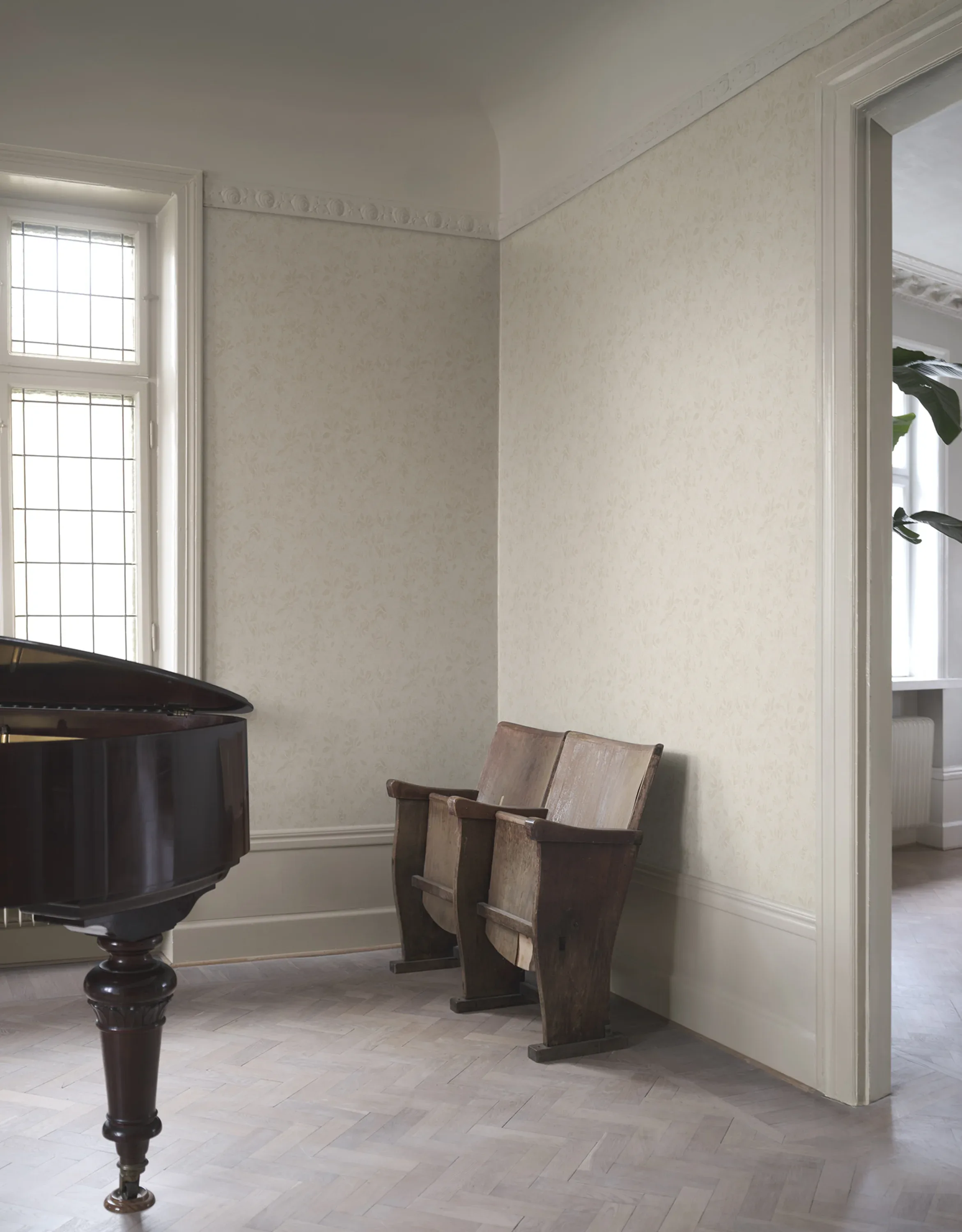 Sandberg Mila in Beige wallpaper (S10677)