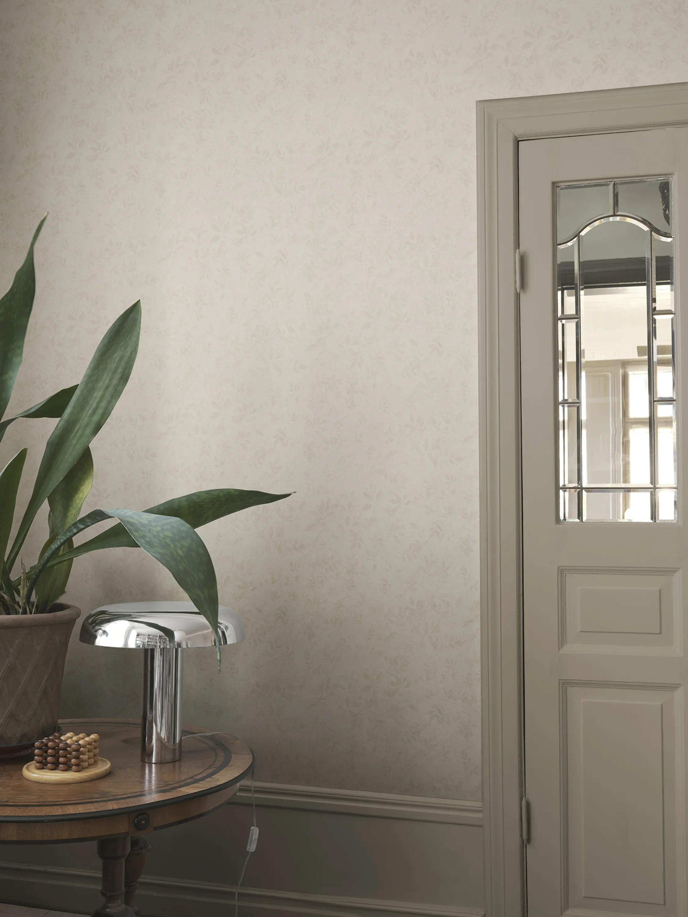 Sandberg Mila in Beige wallpaper (S10677)