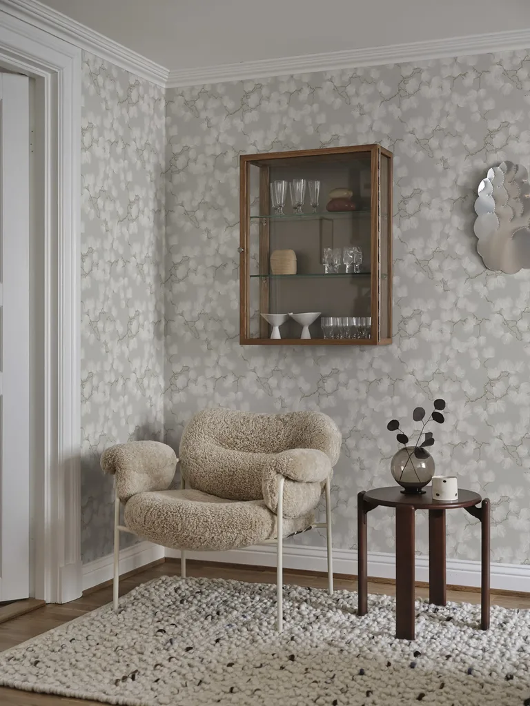Sandberg Pine in Gray wallpaper (804-21)