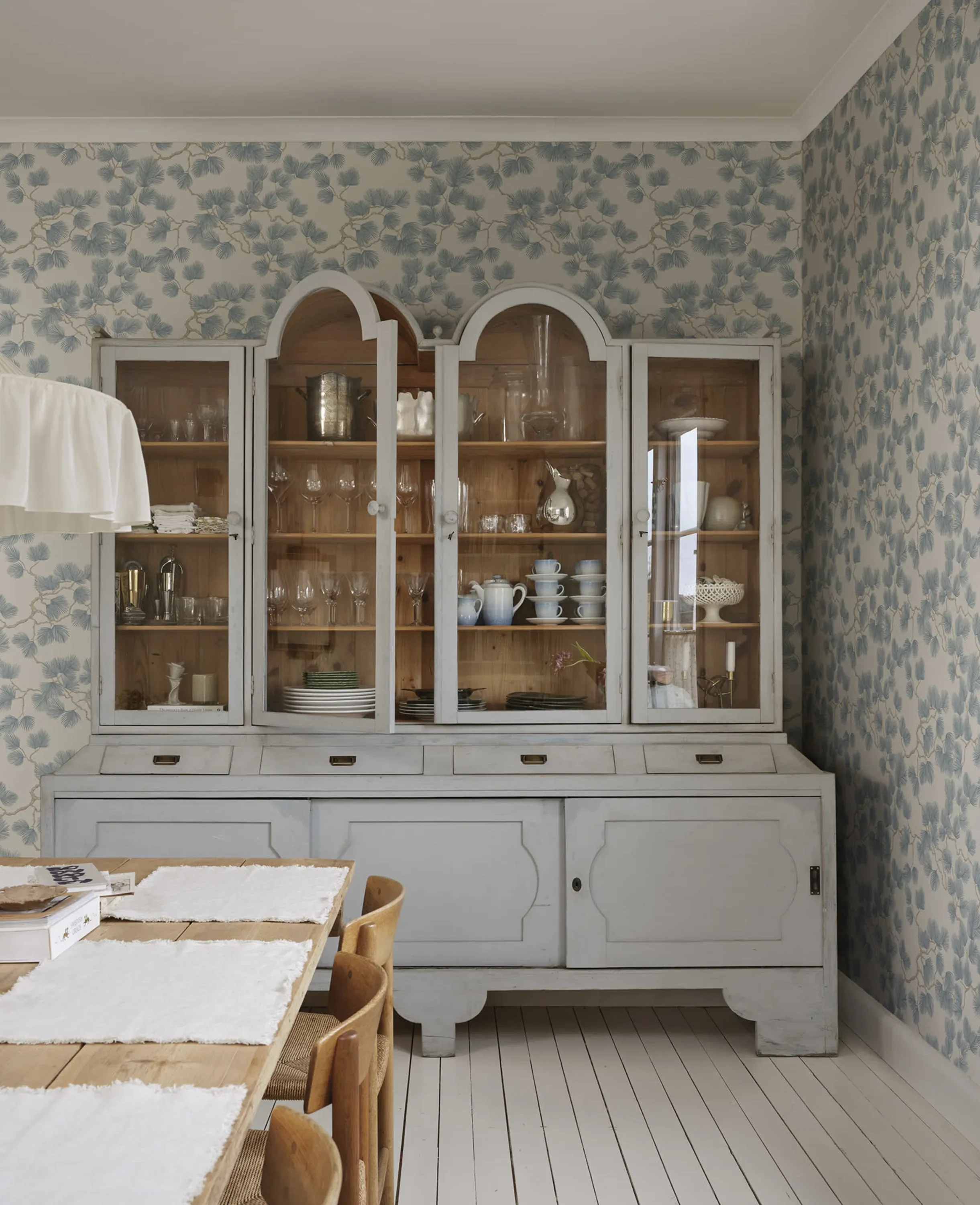 Sandberg Pine in Misty Blue wallpaper (S10328)