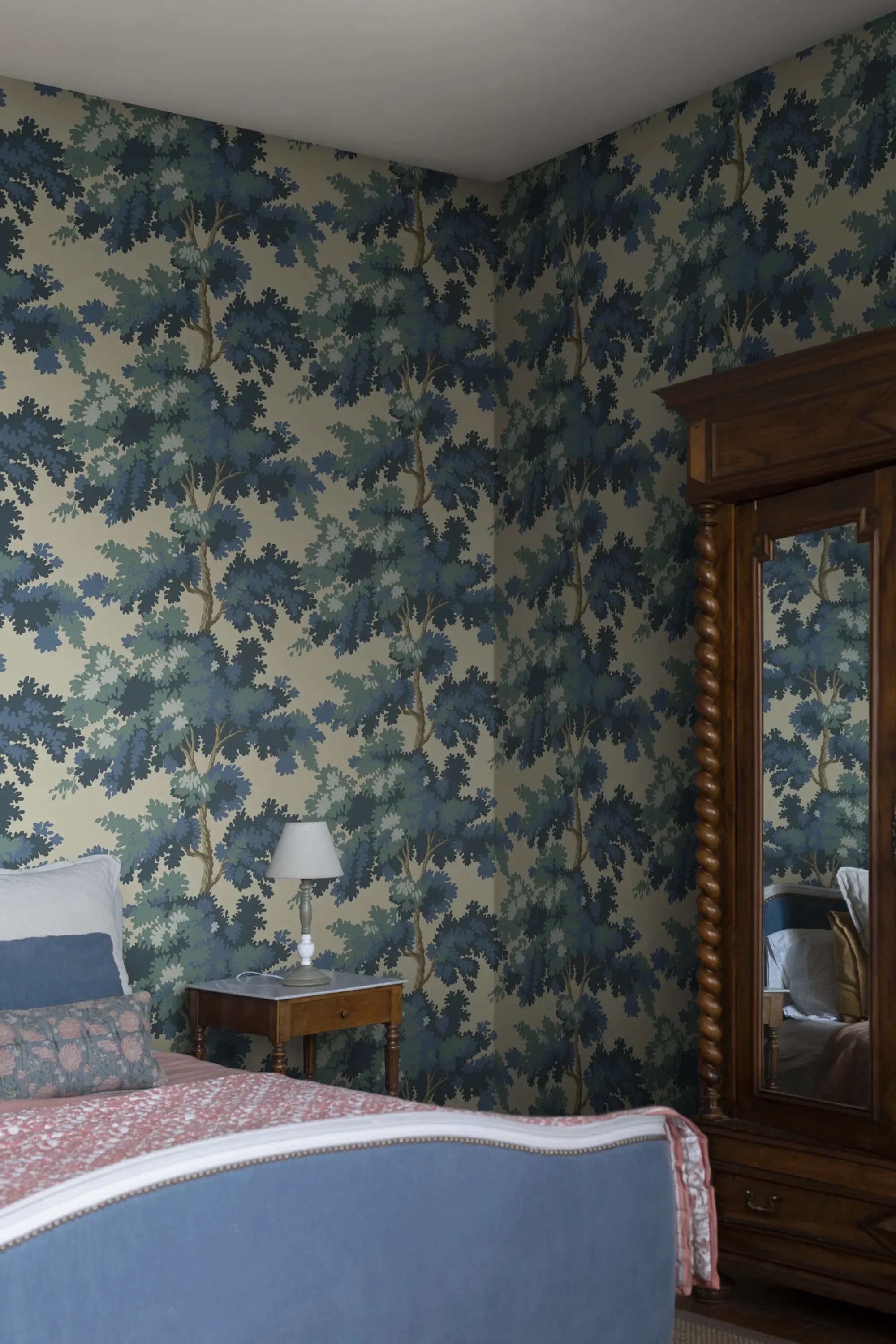 Sandberg Raphael in Blue wallpaper (444-66)
