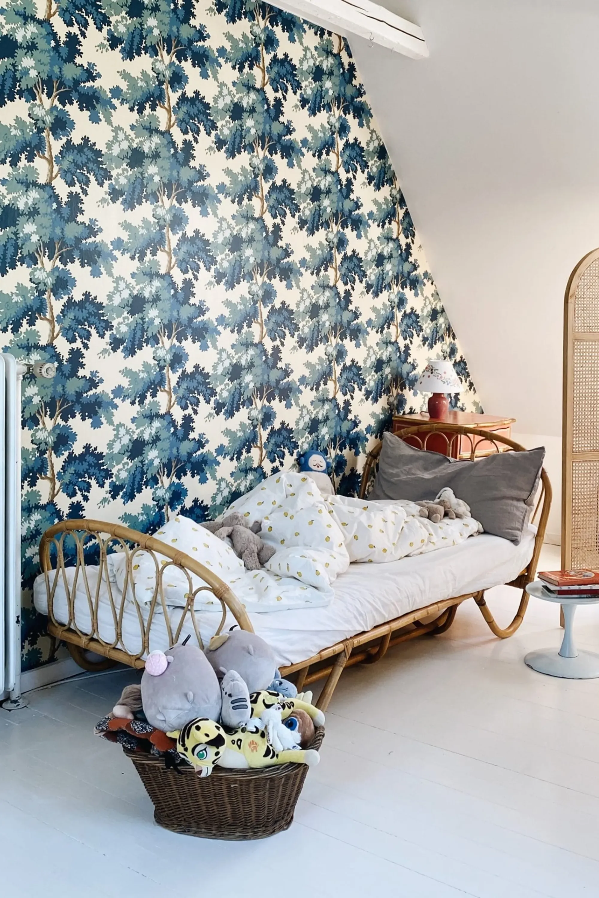 Sandberg Raphael in Blue wallpaper (444-66)