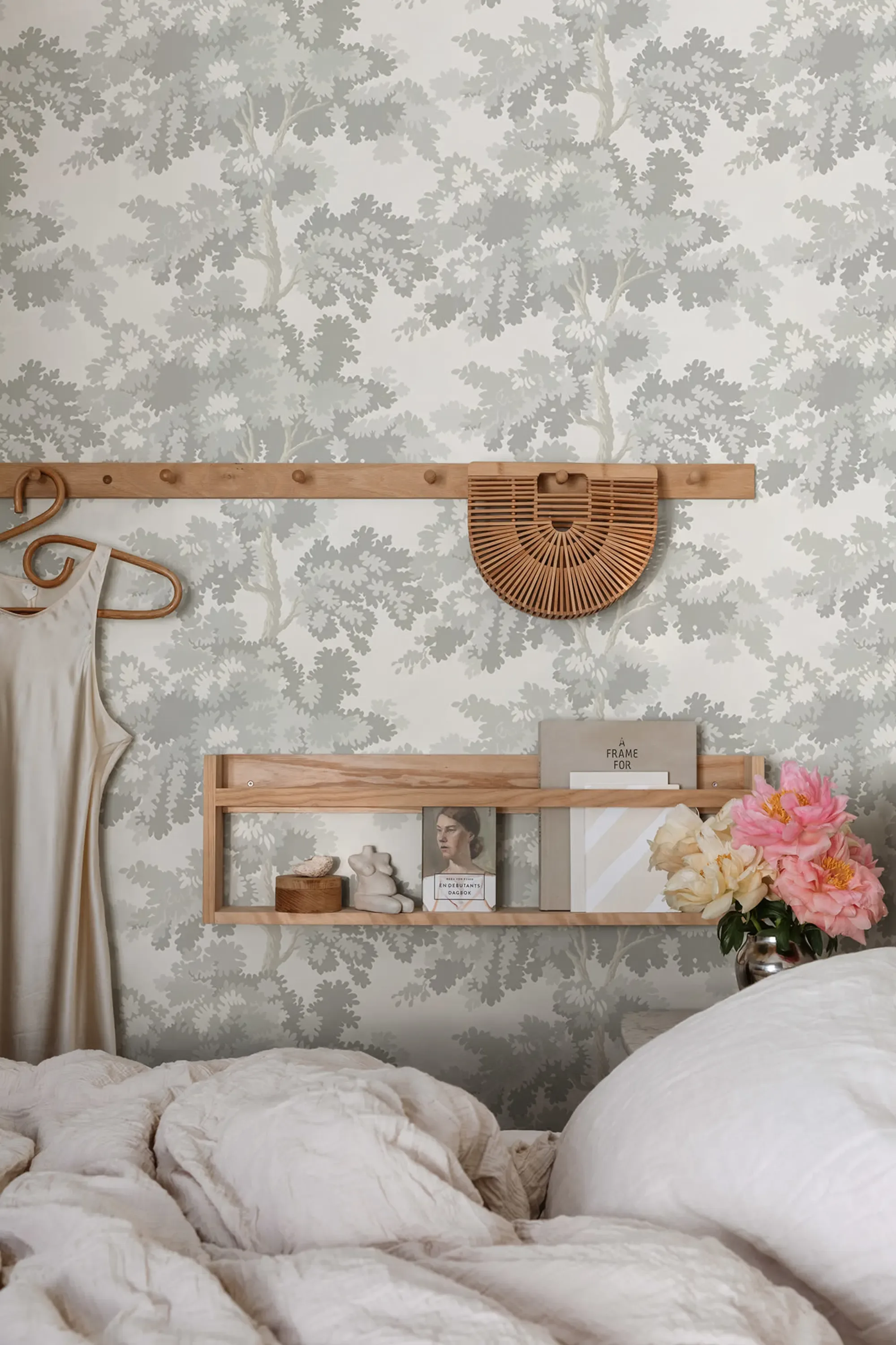 Sandberg Raphael in Gray wallpaper (444-31)