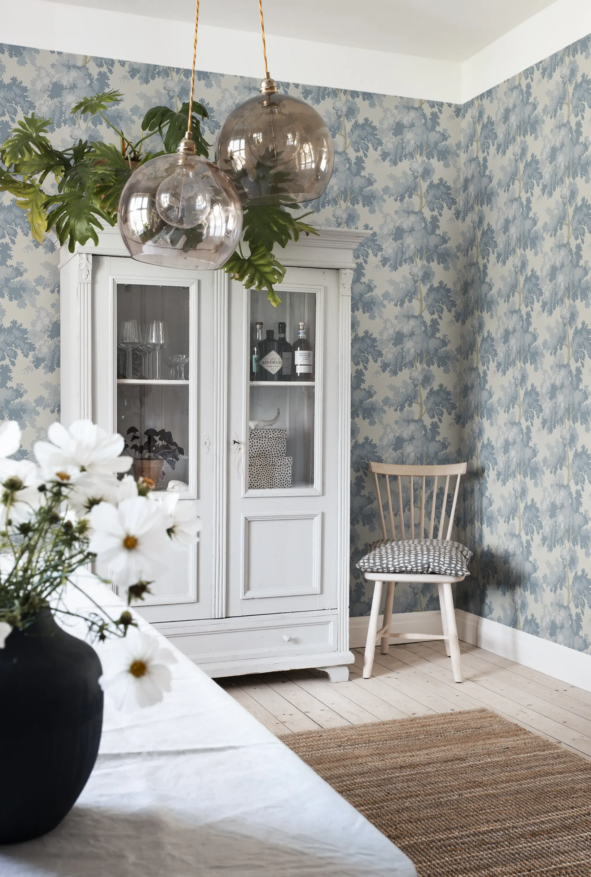 Sandberg Raphael in Light Blue wallpaper (444-36)