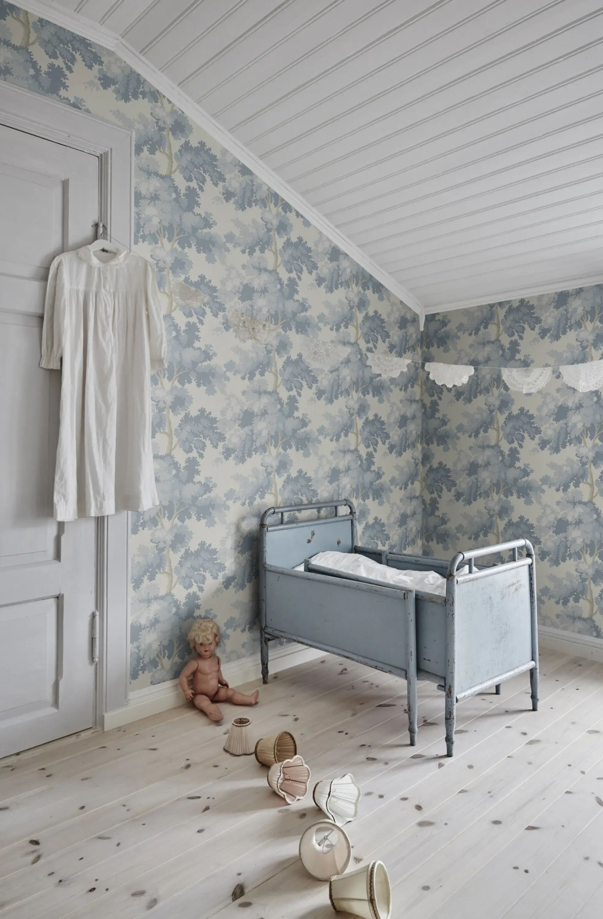 Sandberg Raphael in Light Blue wallpaper (444-36)