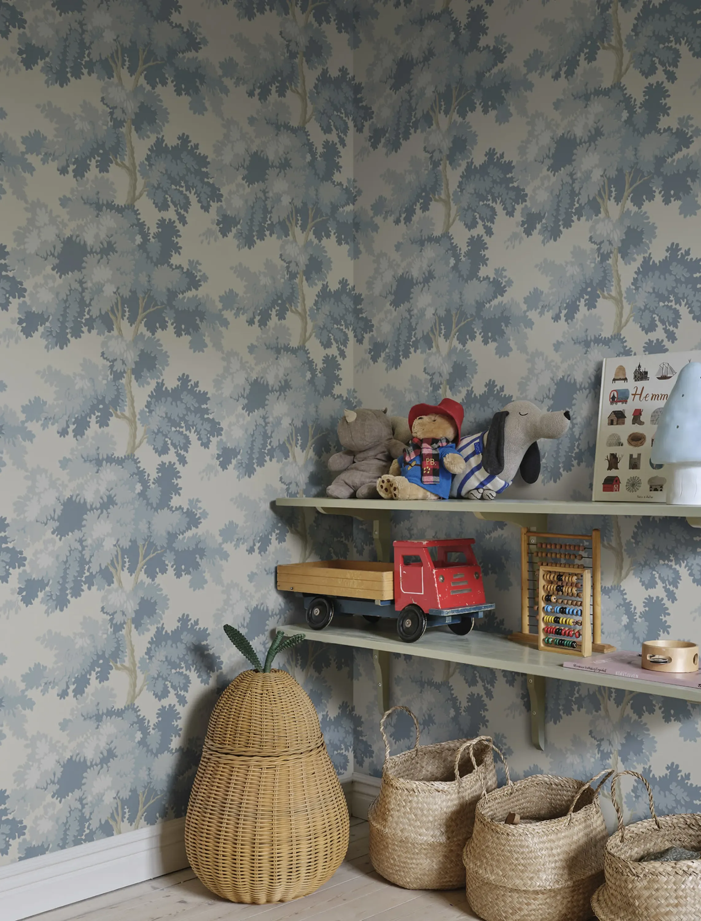 Sandberg Raphael in Light Blue wallpaper (444-36)