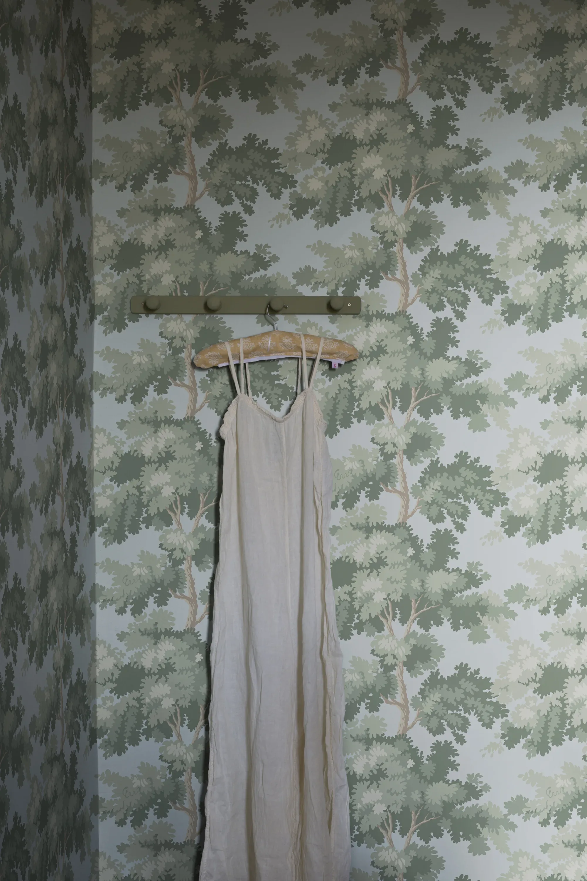 Sandberg Raphael in Sky Blue wallpaper (S10237)