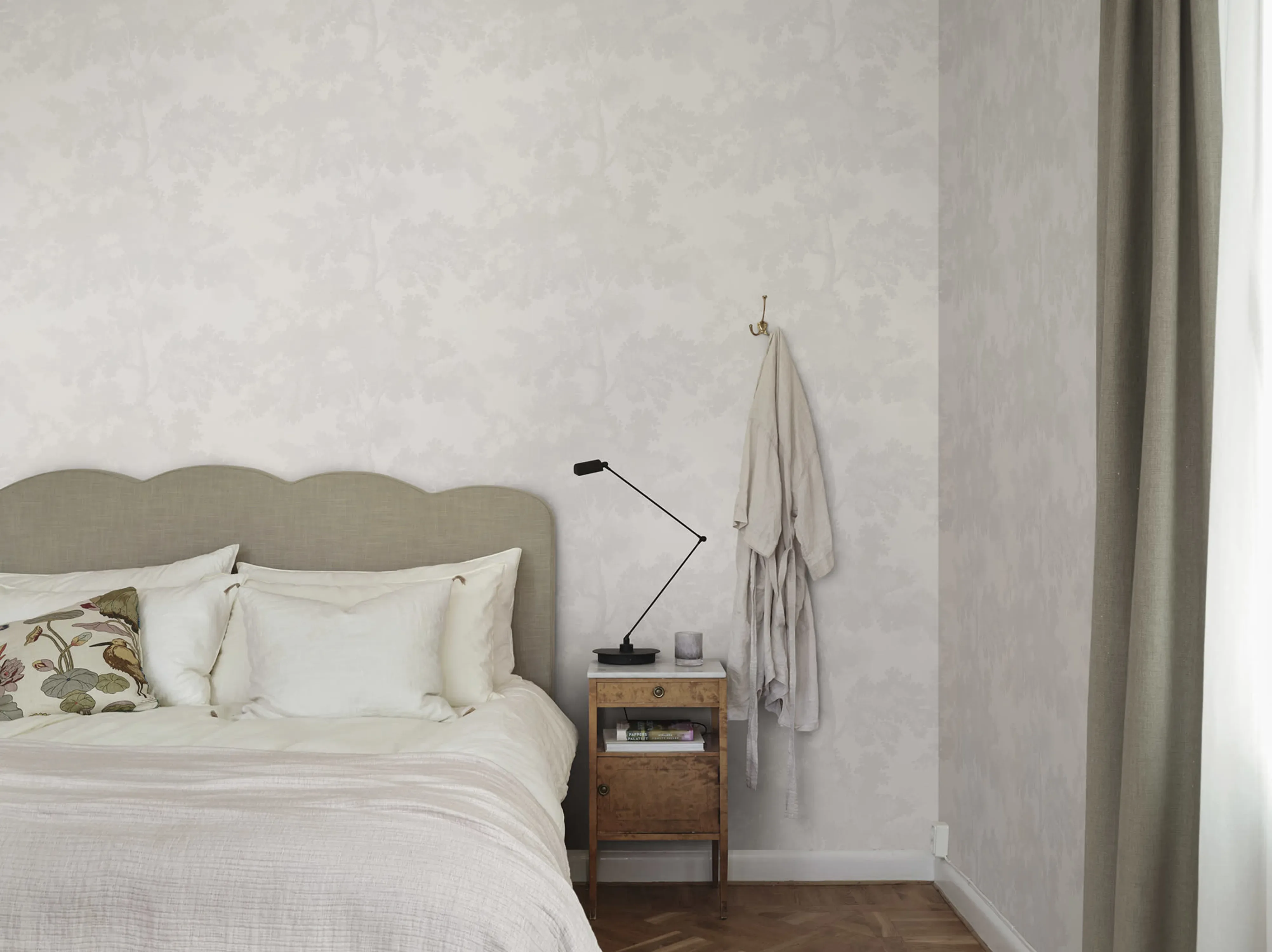 Sandberg Raphael in White wallpaper (444-11)