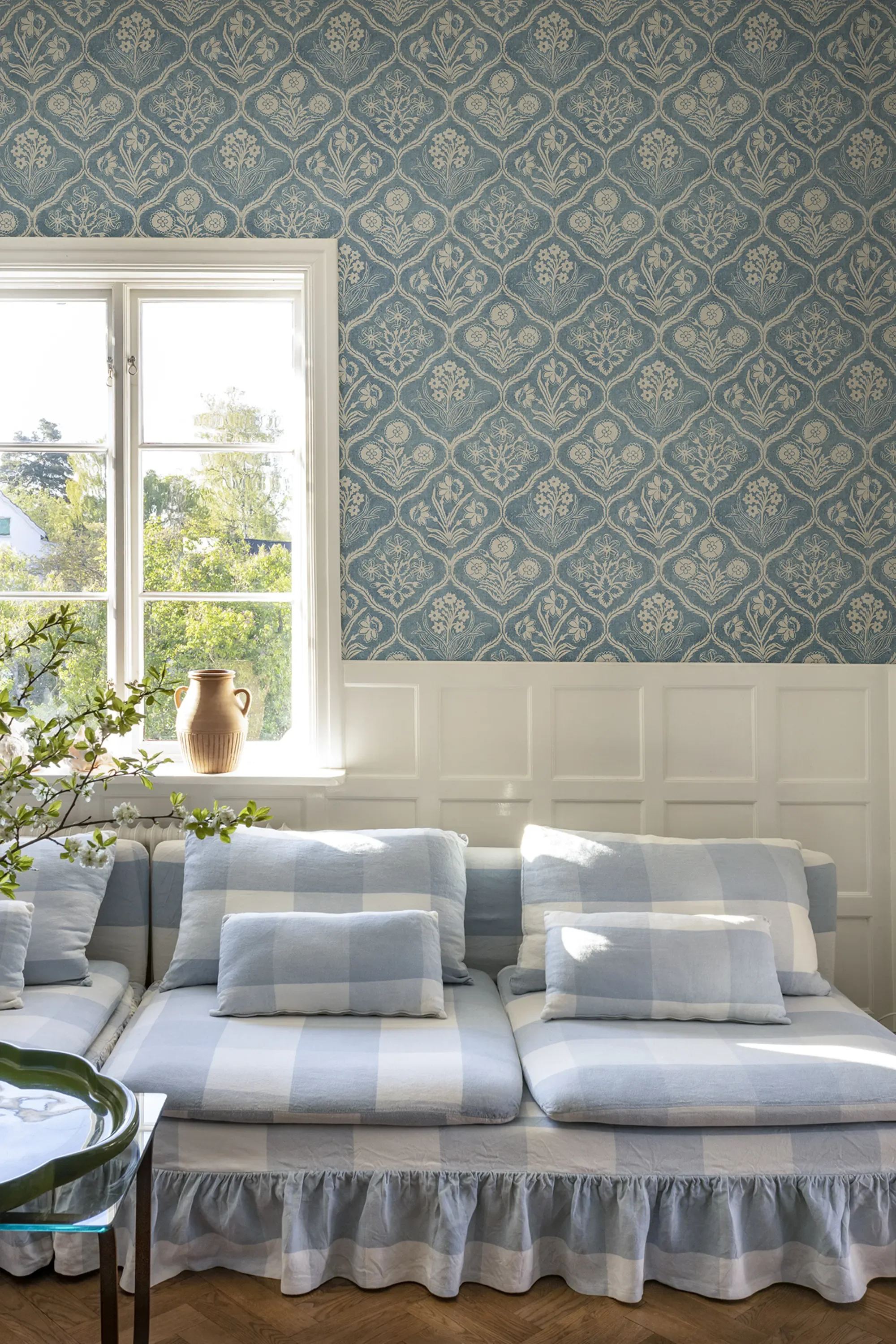 Sandberg Rosa in Blue wallpaper (S10828)