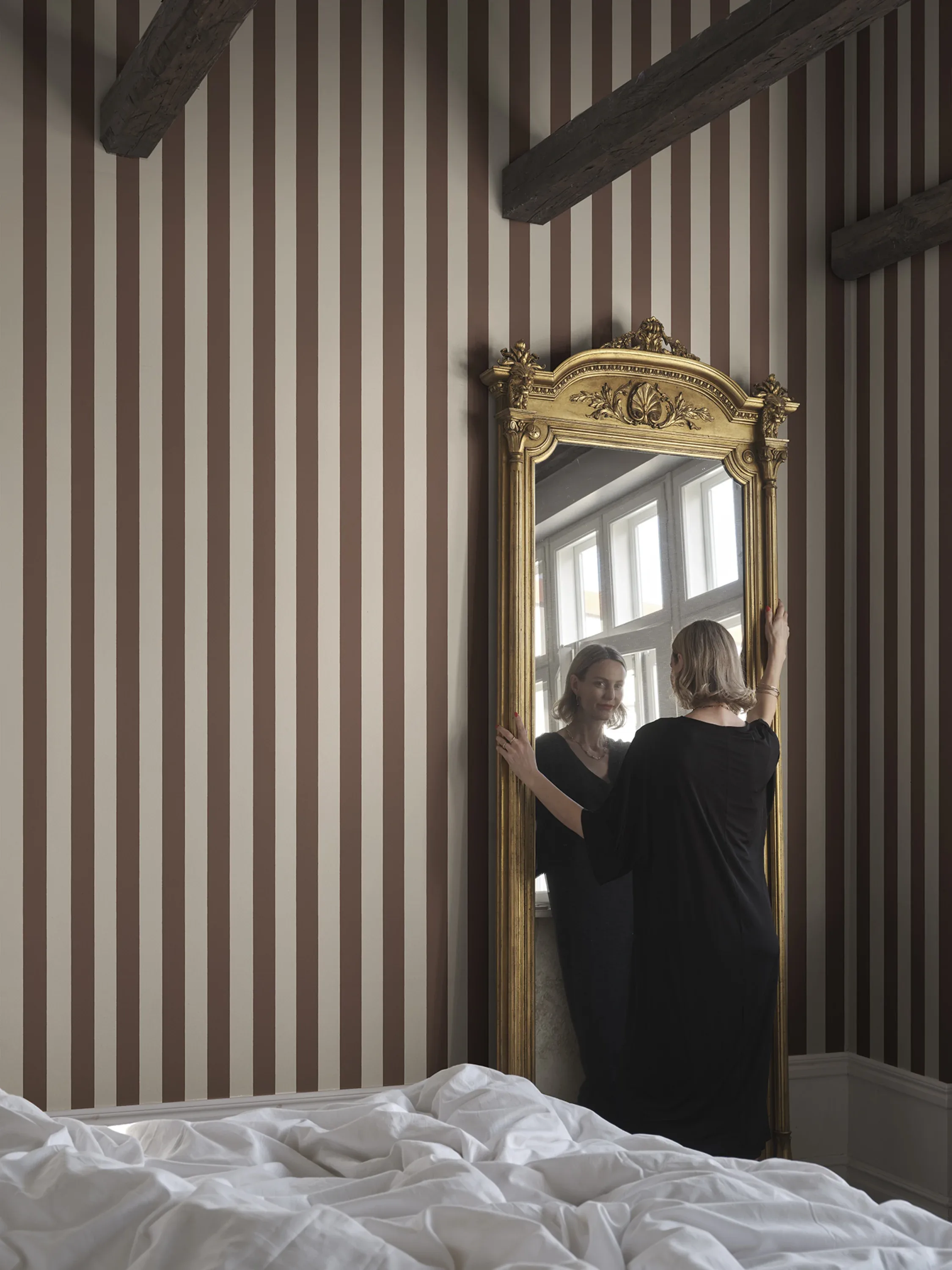 Sandberg Sam in Burgundy wallpaper (S10699)