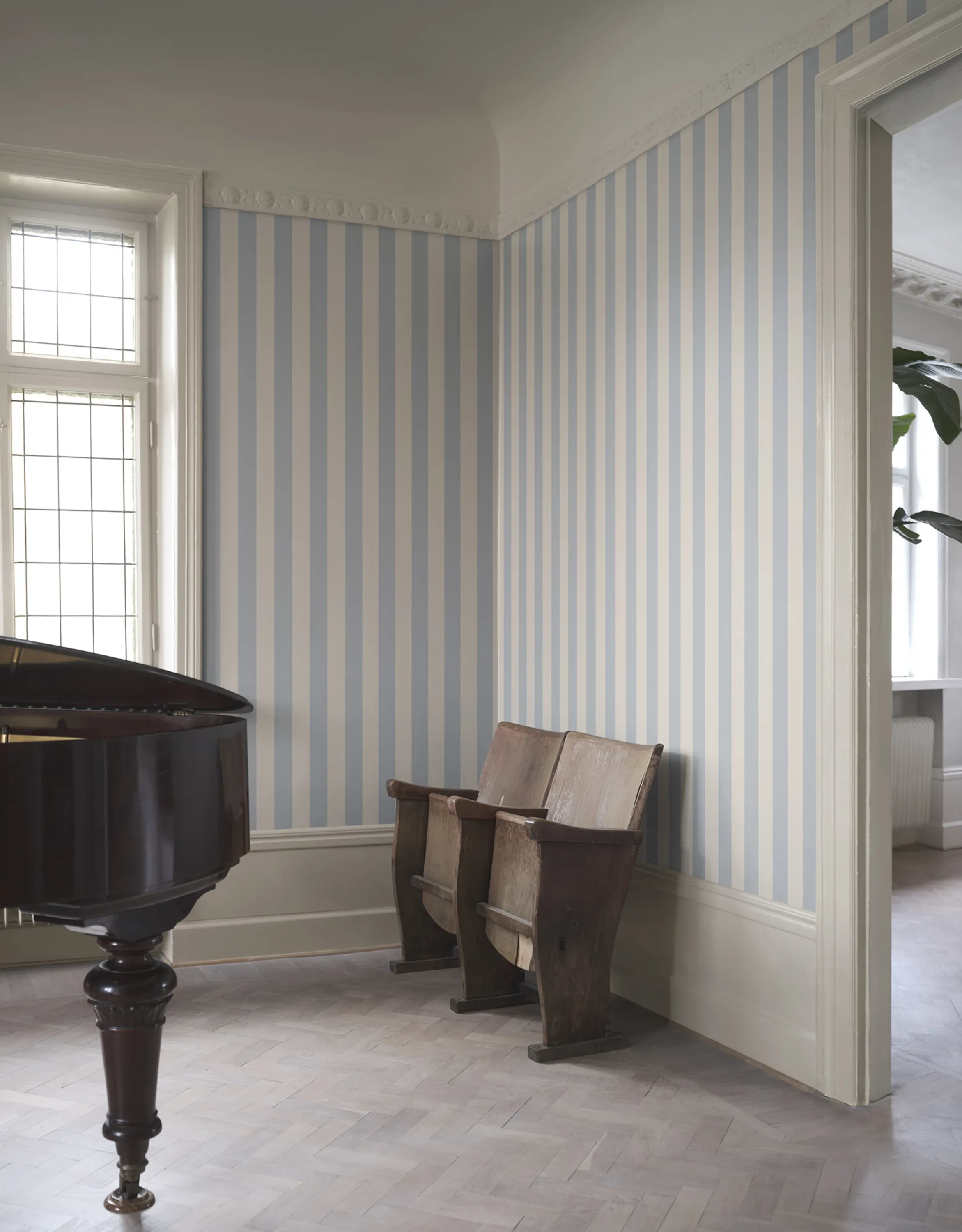 Sandberg Sam in Light Blue wallpaper (S10697)