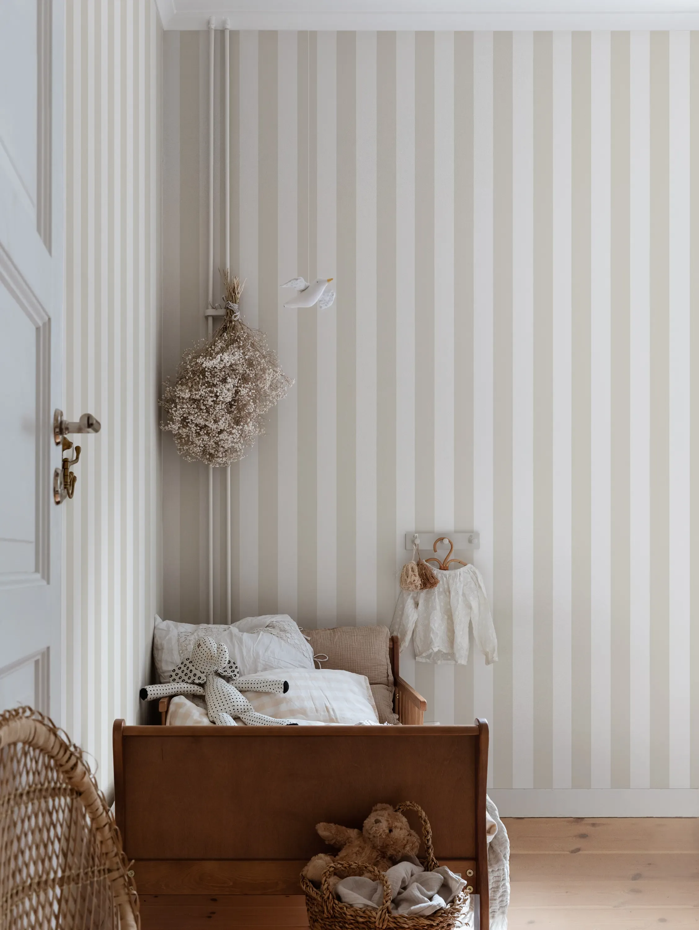 Sandberg Sam in Linen wallpaper (S10198)