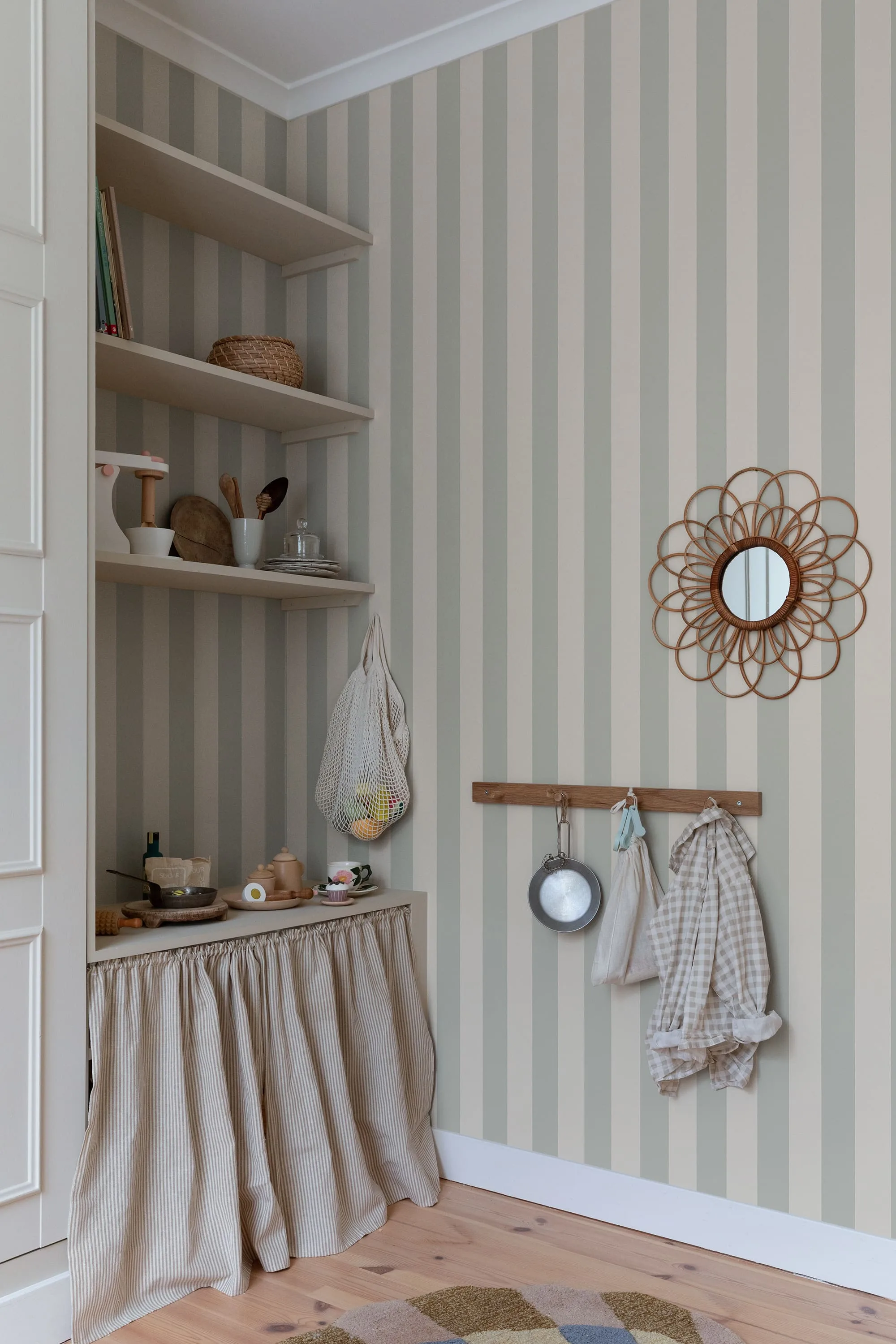 Sandberg Sam in Sage Green wallpaper (S10199)