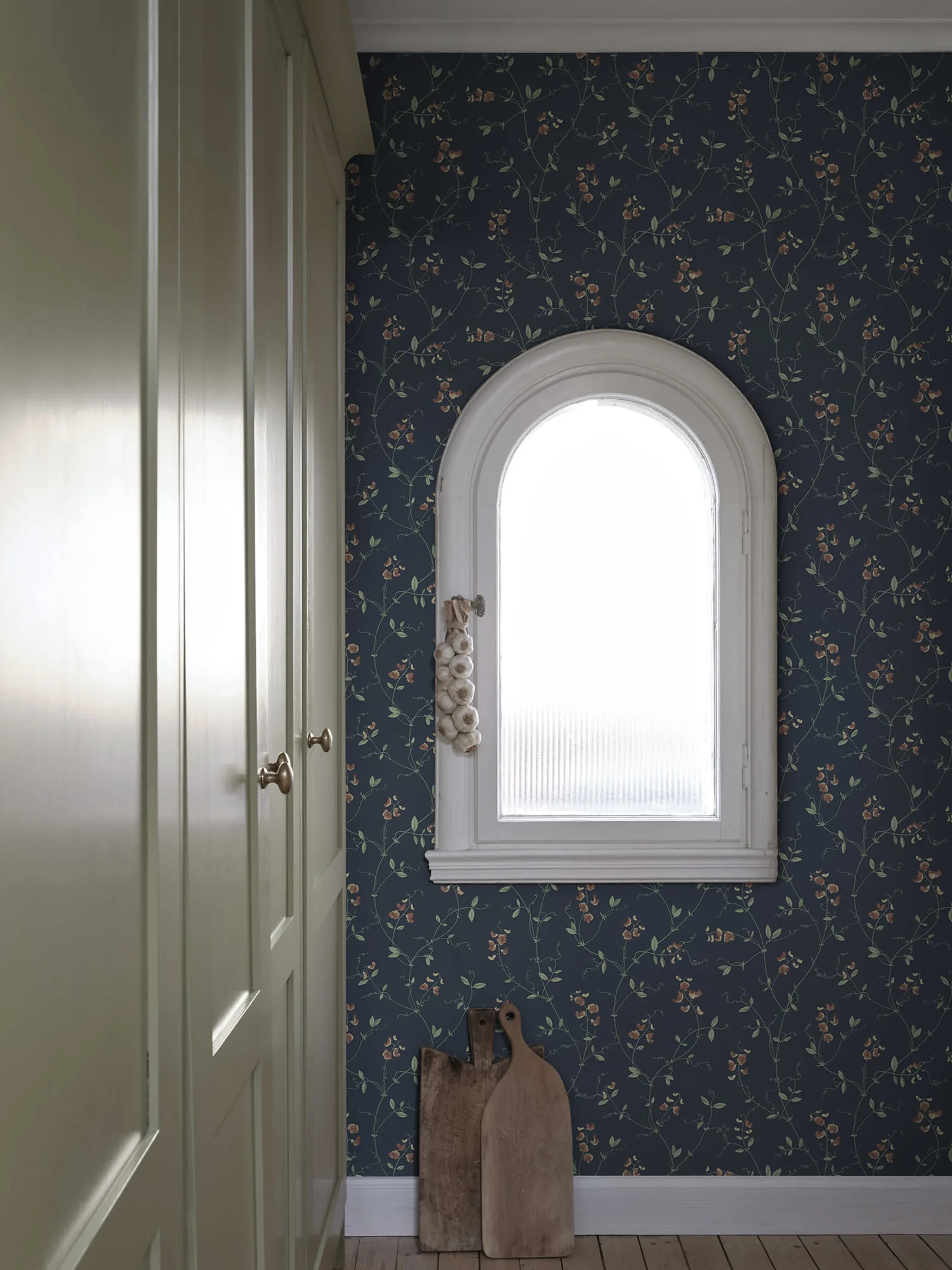 Sandberg Sanna in Classic Blue wallpaper (S10385)