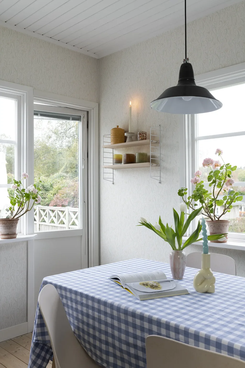 Sandberg Signe in Spring Green wallpaper (S10157)