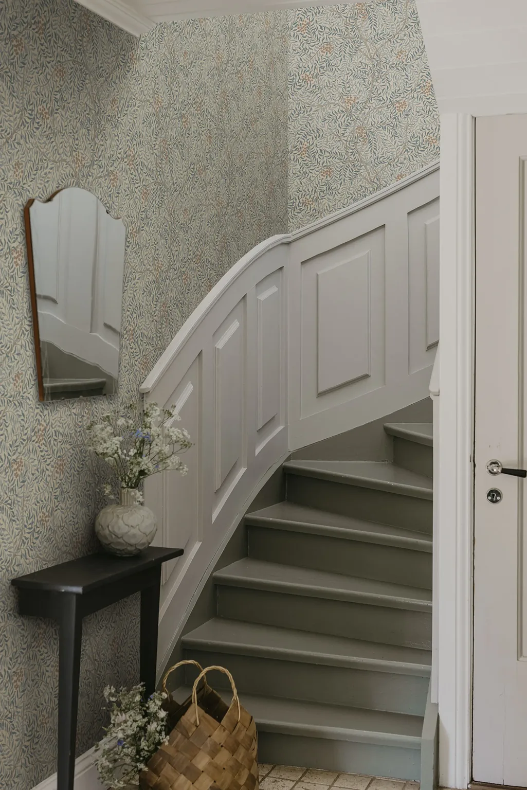 Sandberg Simon in Misty Blue wallpaper (S10494)