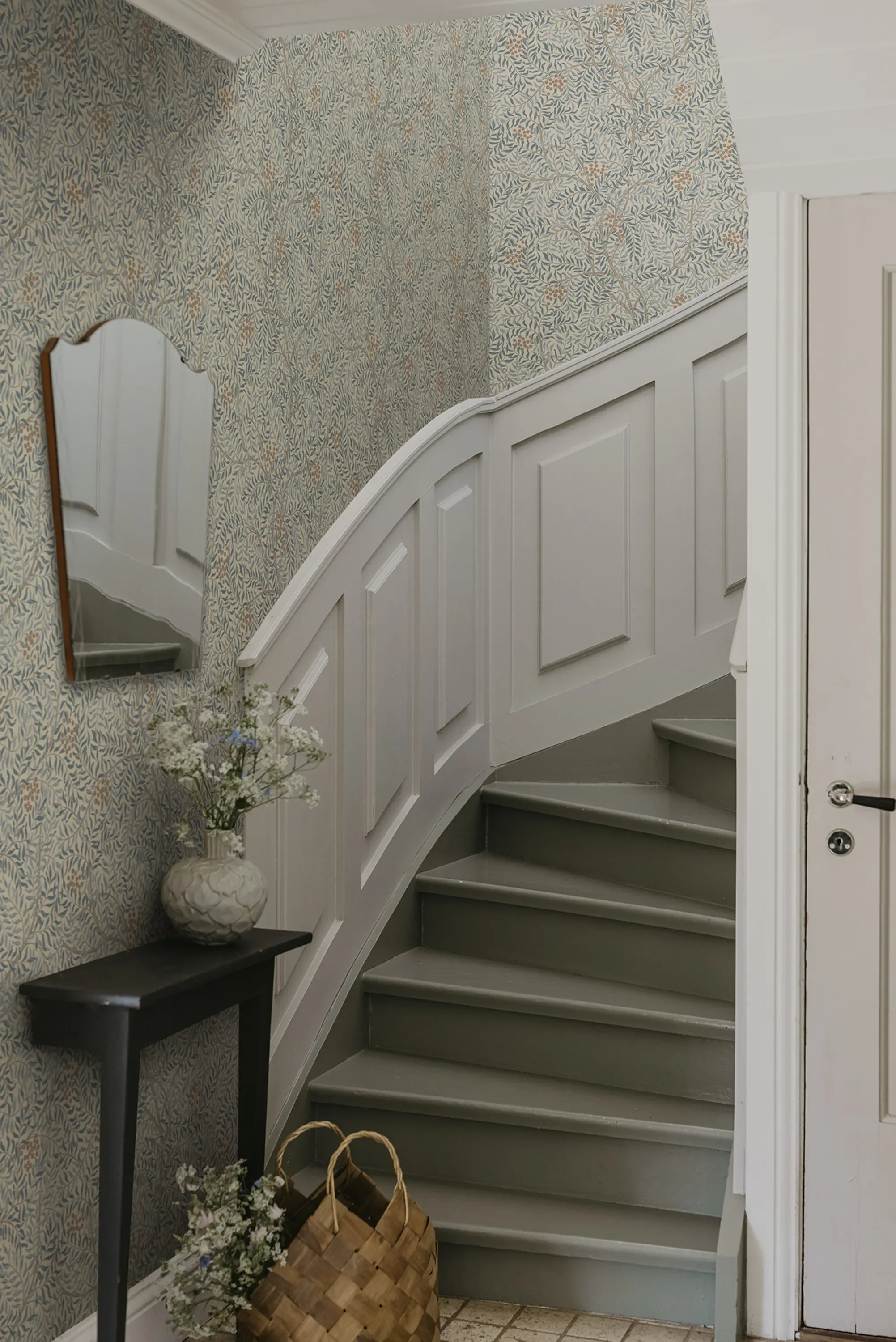 Sandberg Simon in Misty Blue wallpaper (S10494)