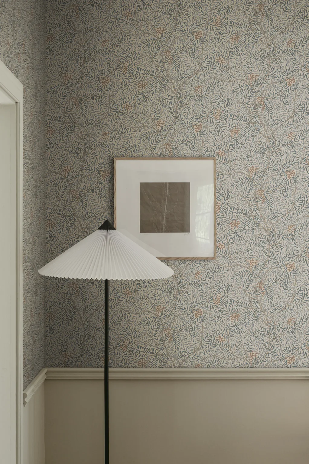 Sandberg Simon in Misty Blue wallpaper (S10494)