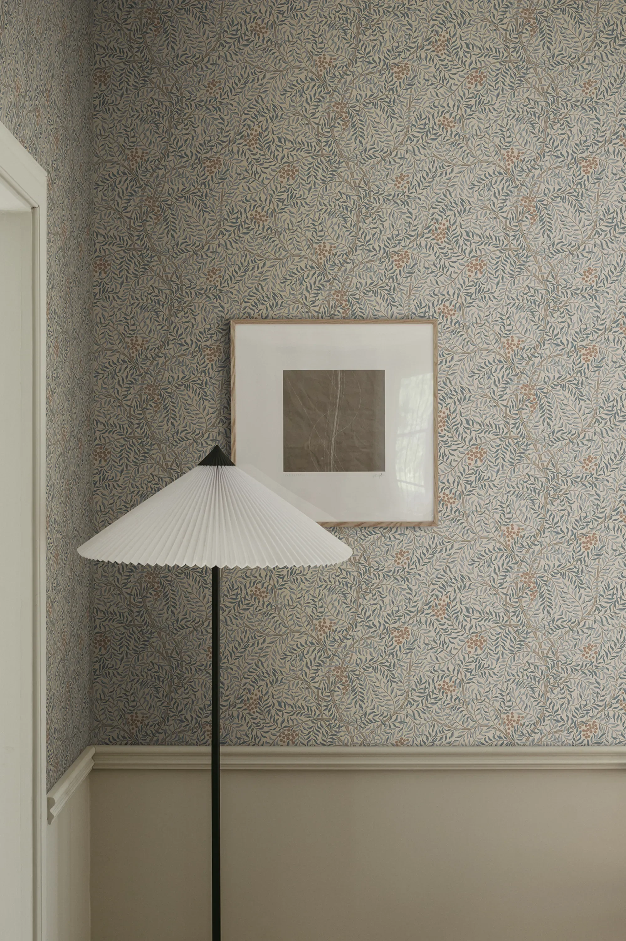 Sandberg Simon in Misty Blue wallpaper (S10494)