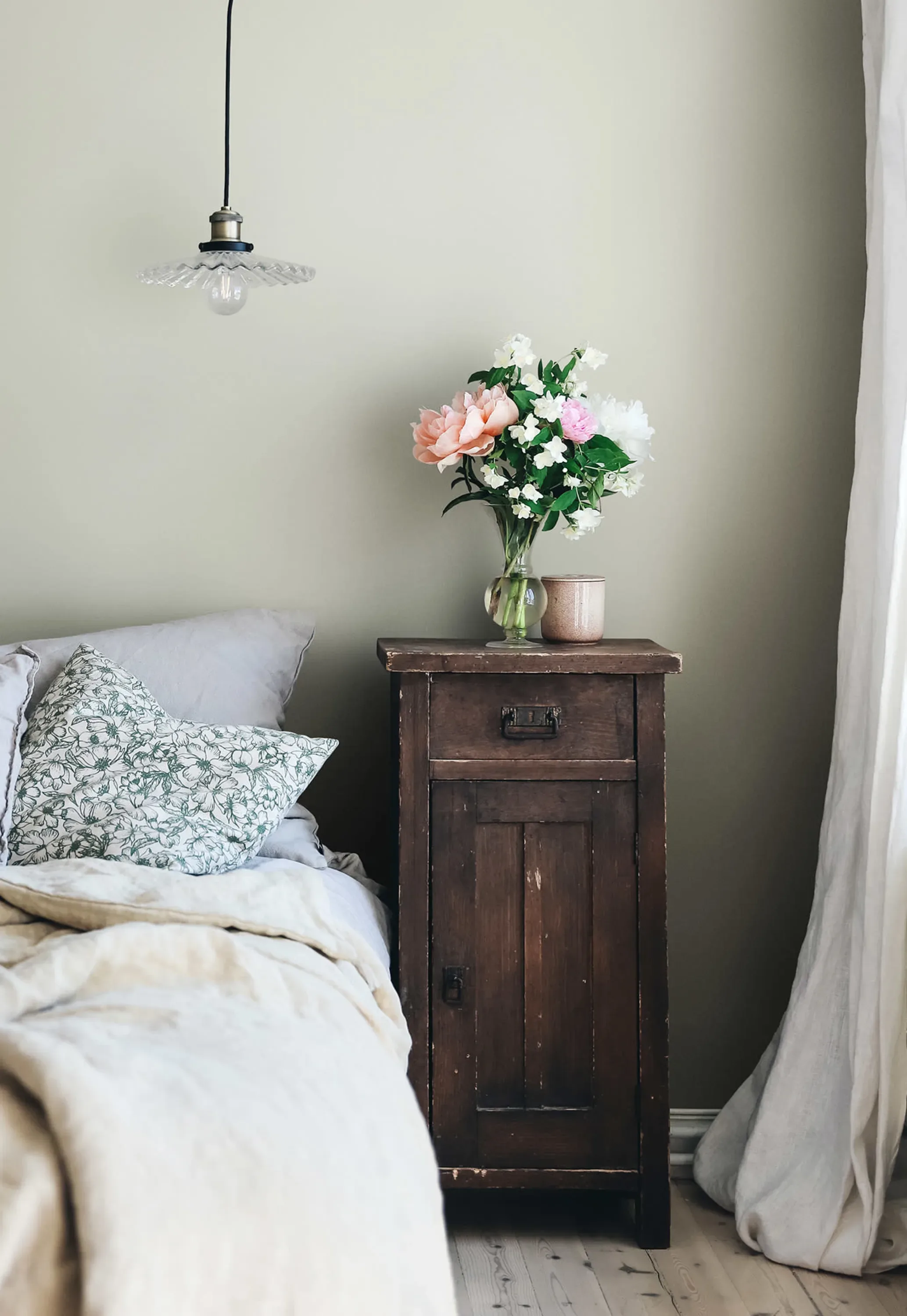 Sandberg Sten in Garden Green wallpaper (S10315)