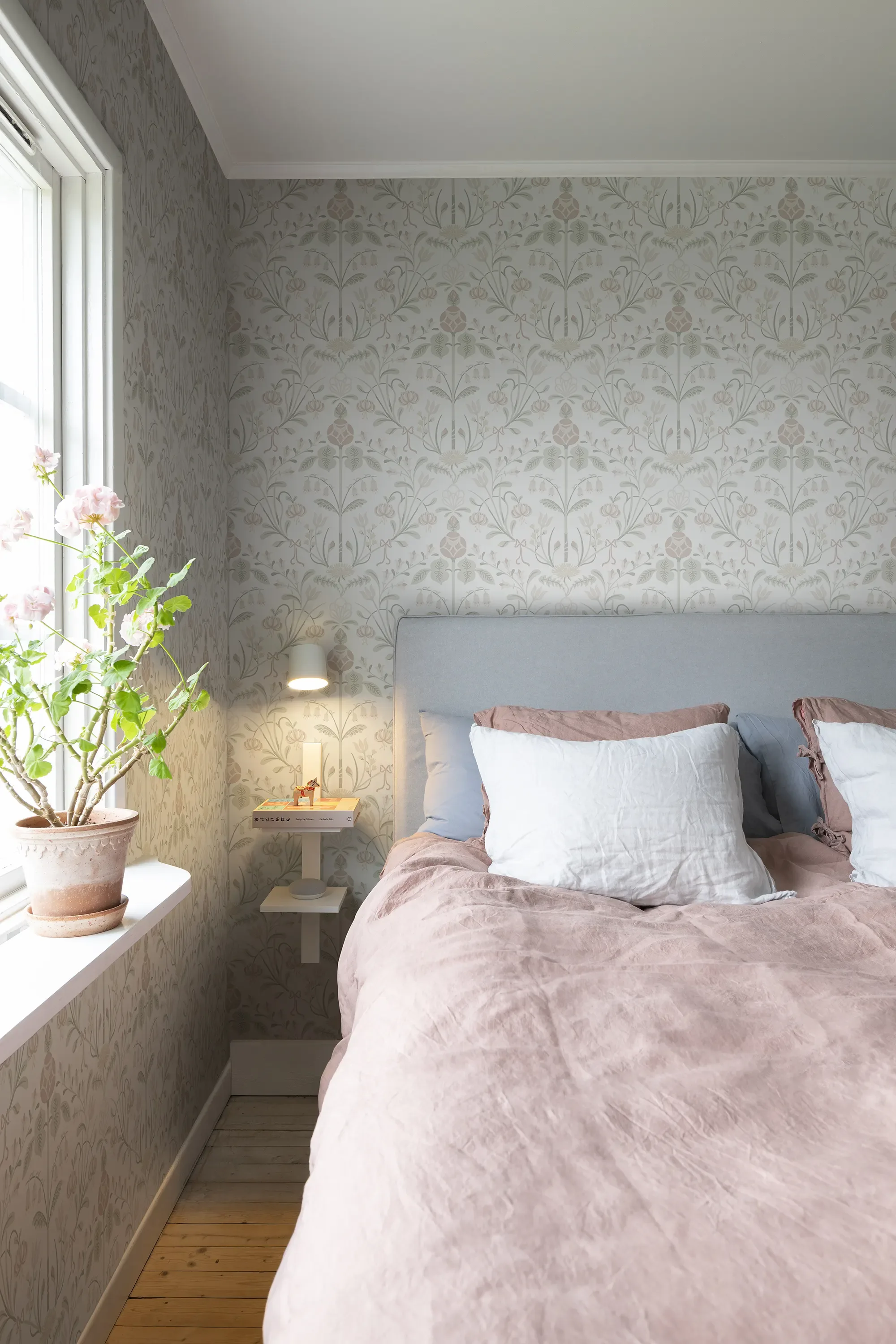 Sandberg Till Carl in Powder Pink wallpaper (S10156)