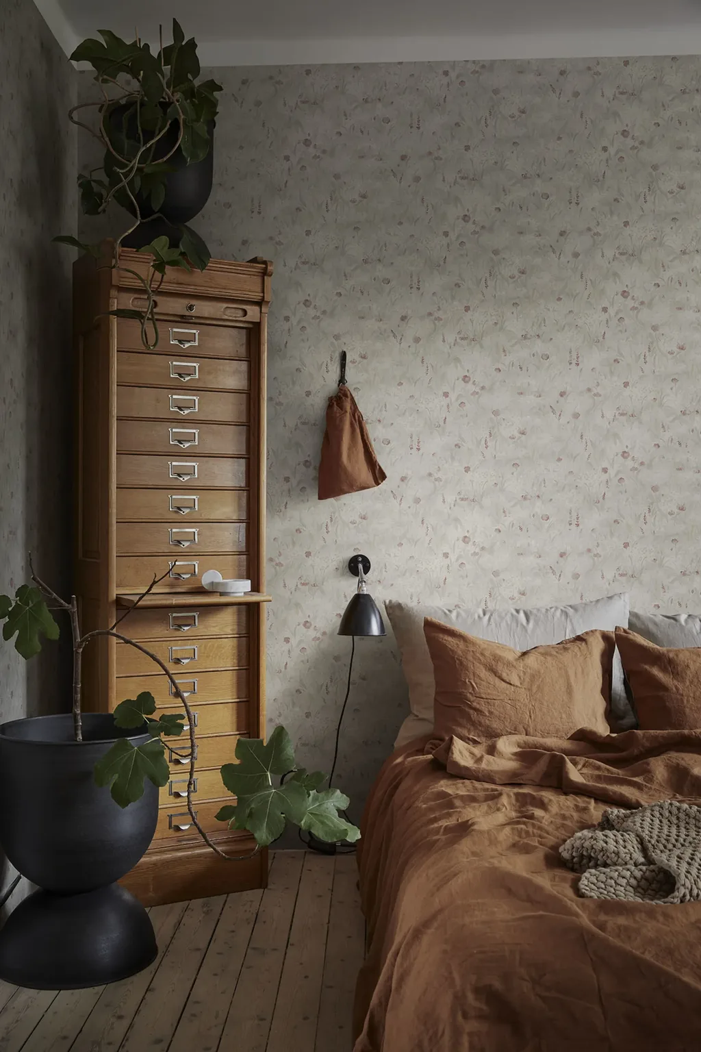 Sandberg Tove in Sage Green wallpaper (246-18)