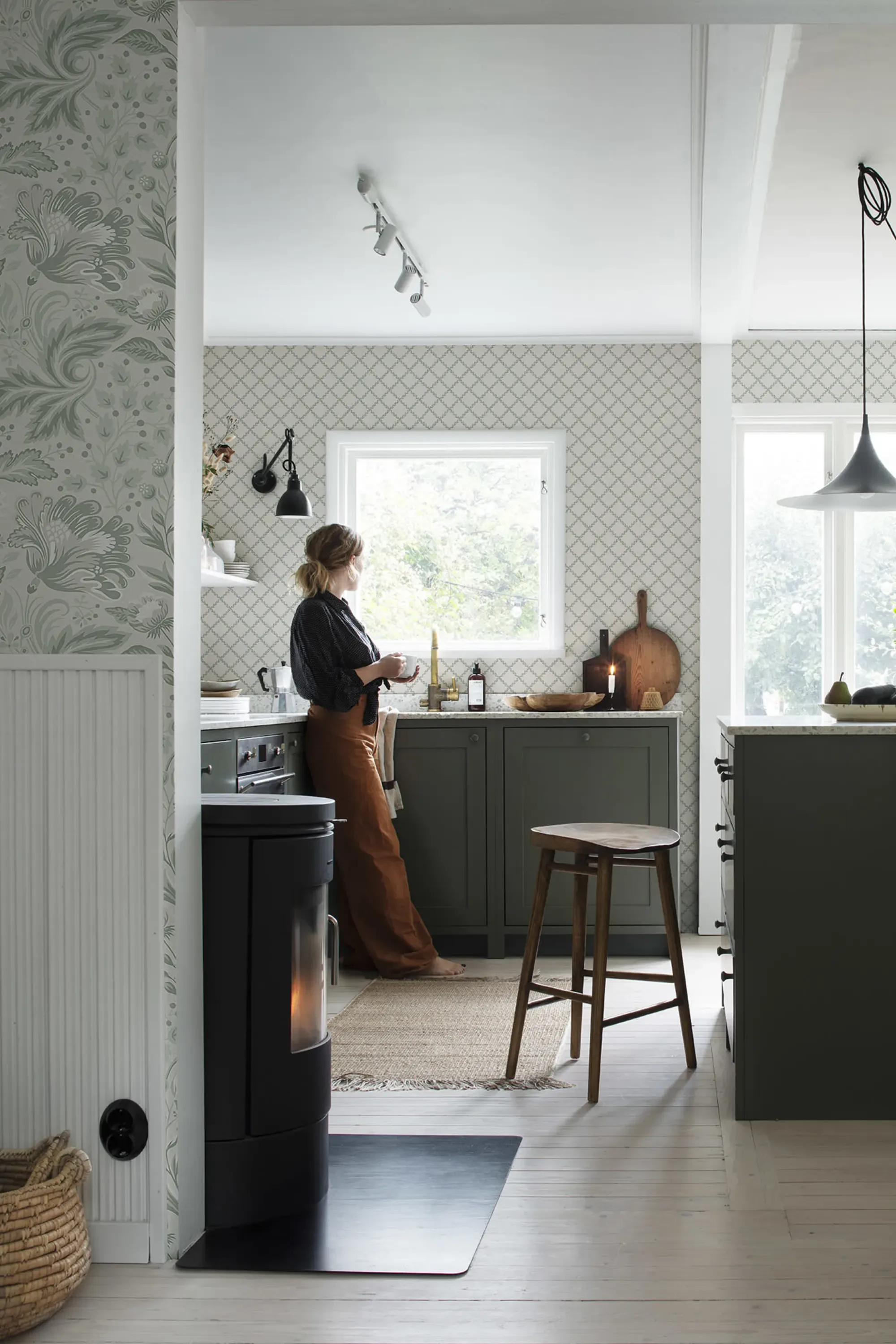Sandberg Trellis in Forest Green wallpaper (S10304)