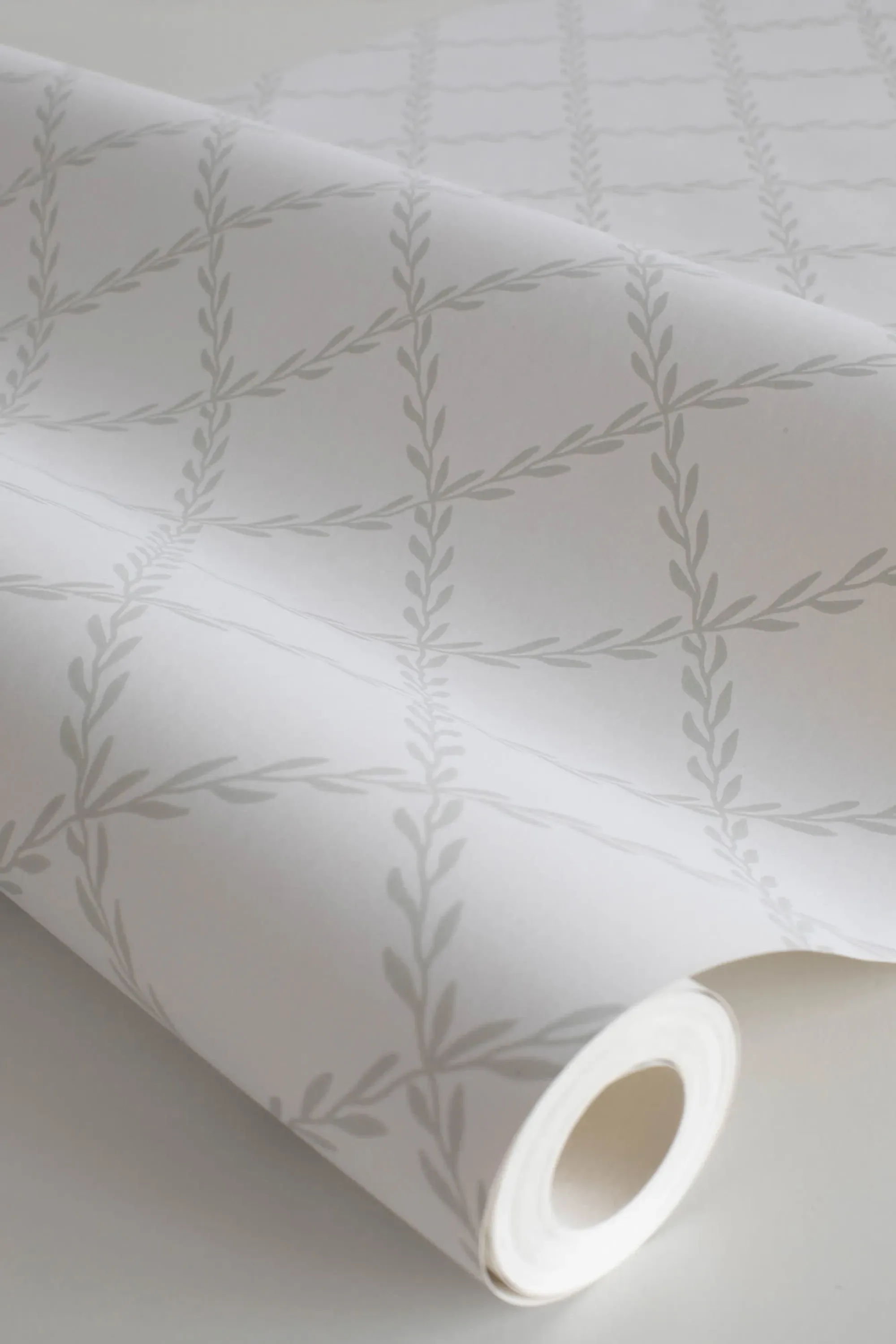 Sandberg Trellis in Garden Green wallpaper (S10301)