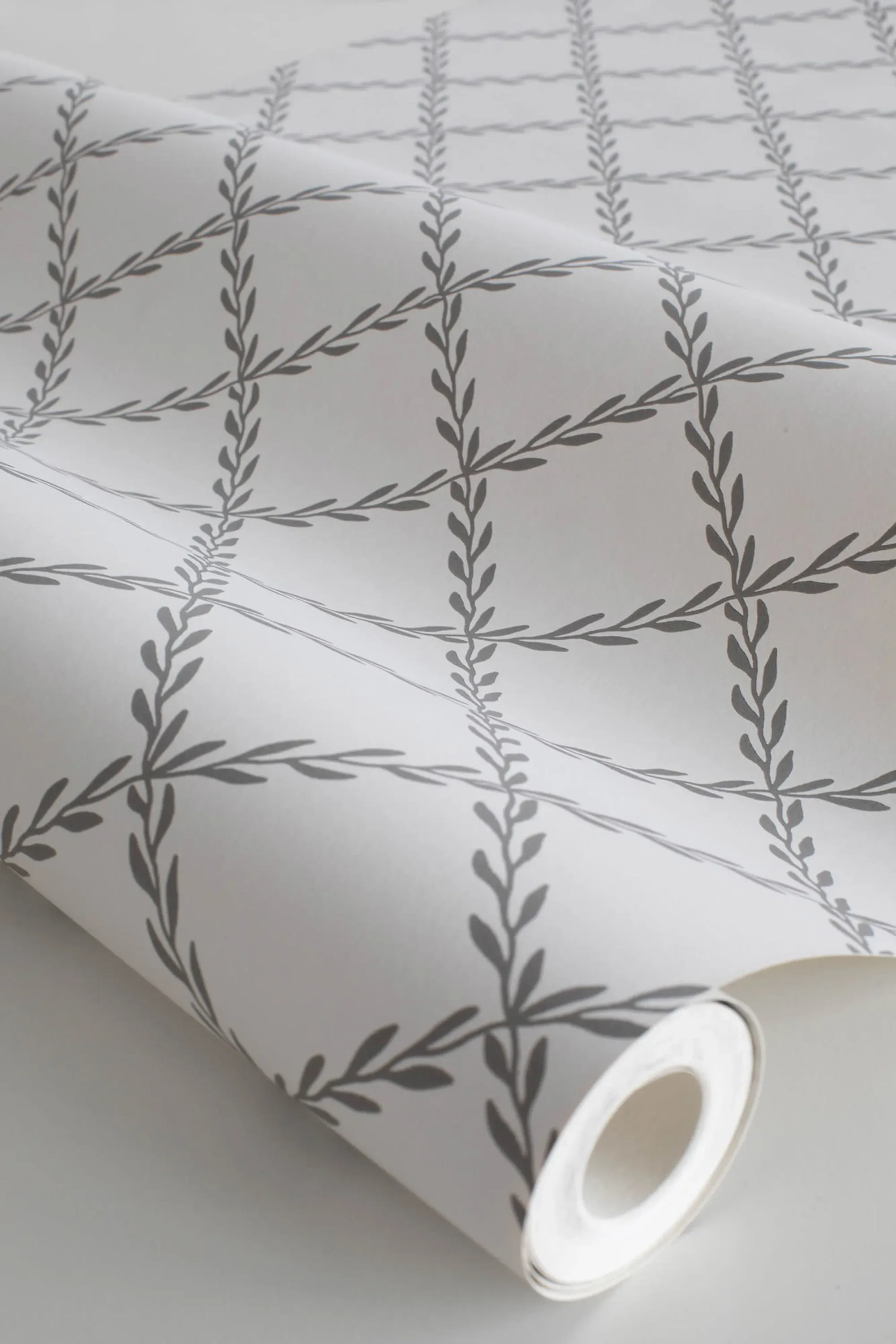 Sandberg Trellis in Graphite wallpaper (S10306)