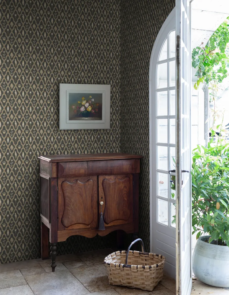 Sandberg Turtledove Barn in Charcoal wallpaper (S10270)